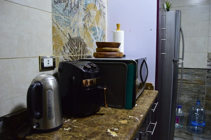 Nile&Pyramid Views|2BR| Art gallery — Full Kitchen in Nile Corniche, Cairo, Egypt — photo 2