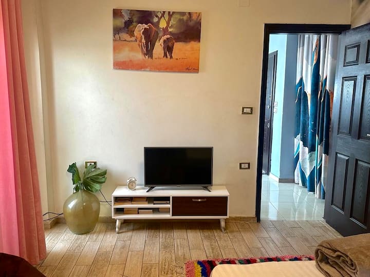Nile&Pyramid Views|2BR| Art gallery — Bedroom 2 in Nile Corniche, Cairo, Egypt — photo 2