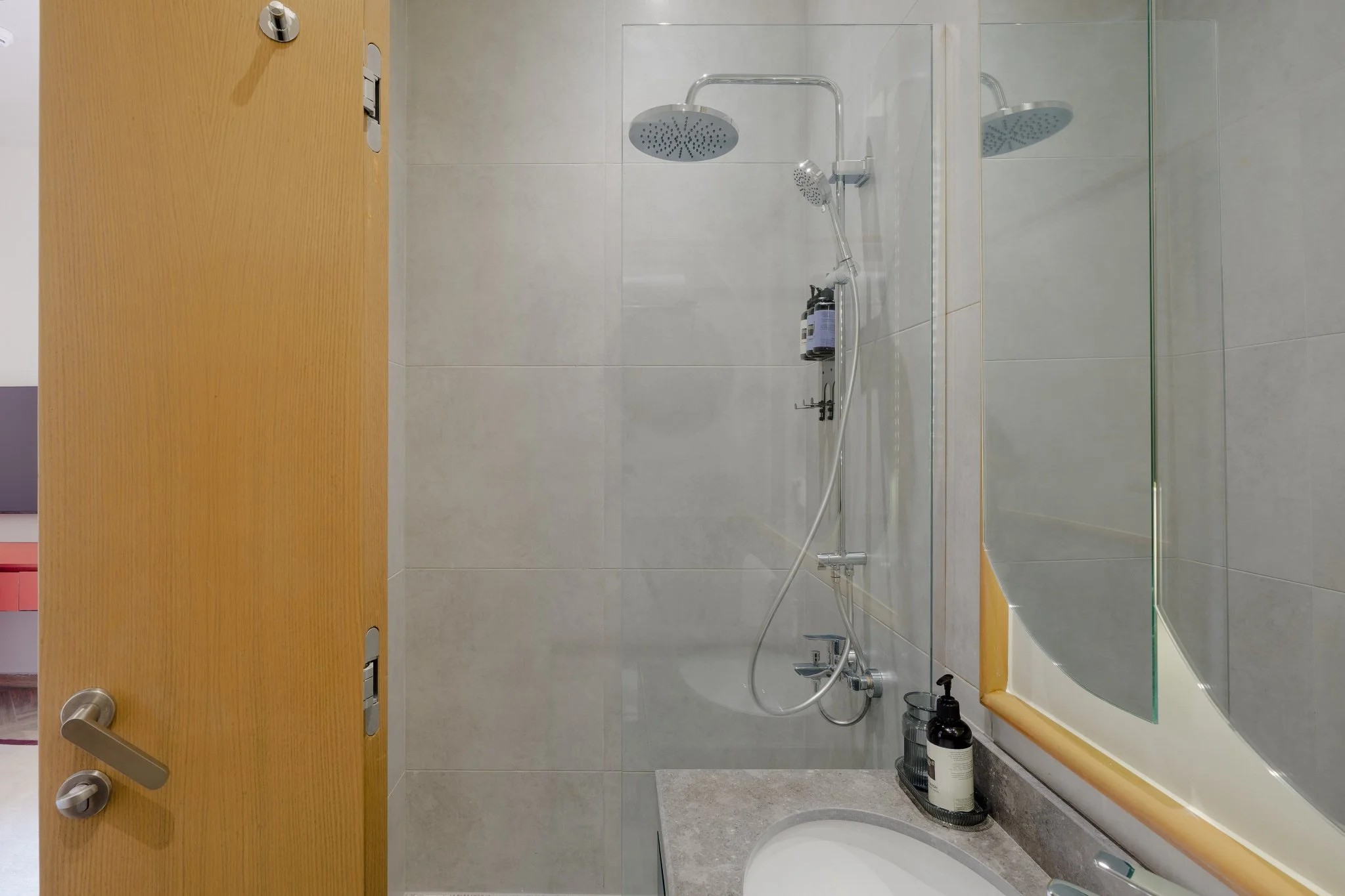 Serviced City-View Studio near Orman Garden, Giza — Full bathroom 1 in Near Orman Botanical Garden & Giza Zoo, off Nile St, Giza, Egypt — photo 3