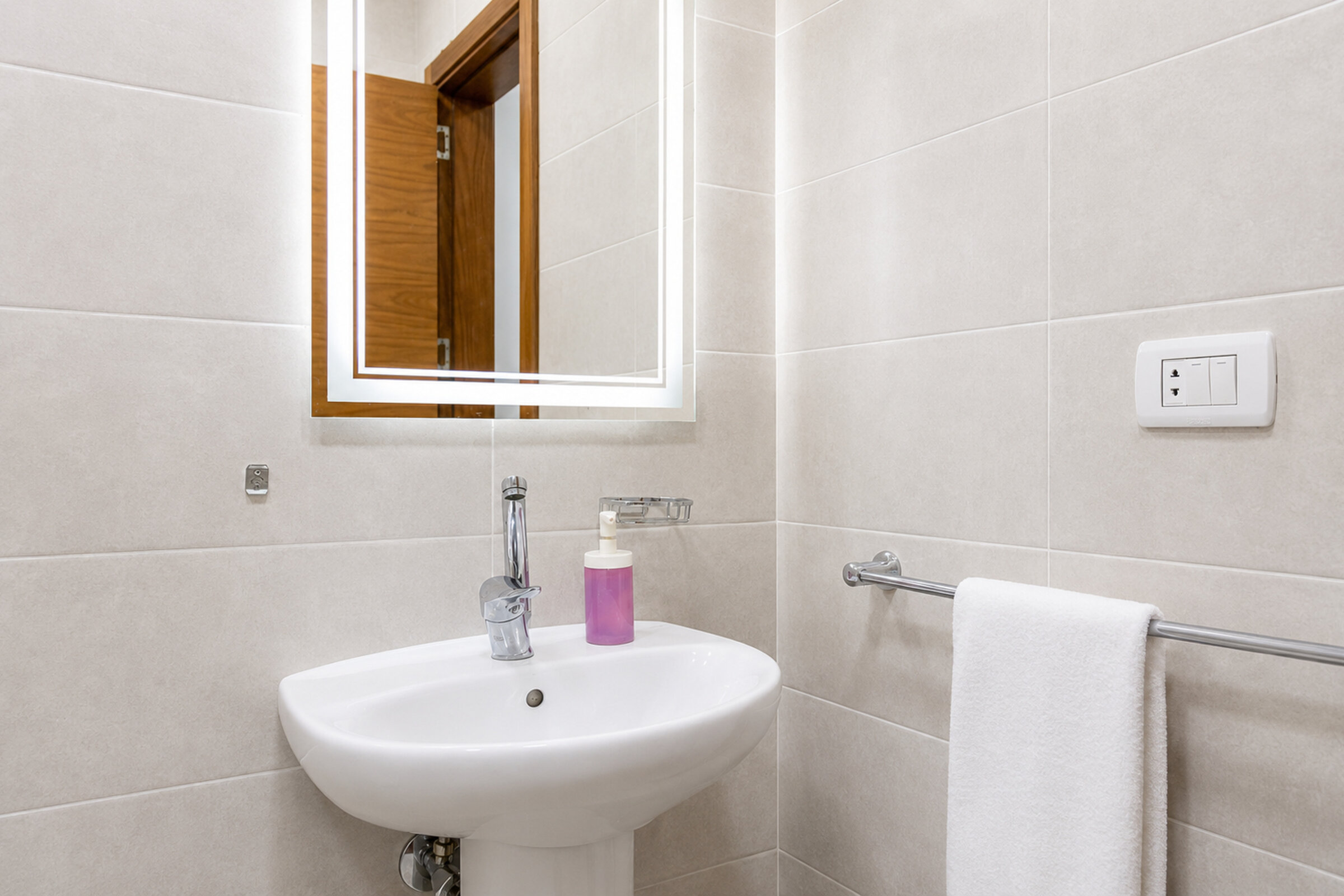 Travelholic Sunlit 2BR Apartment near AUC | AUC 304 — Full bathroom 1 in Travelholic AUC Residence. Unit 304., Egypt — photo 3