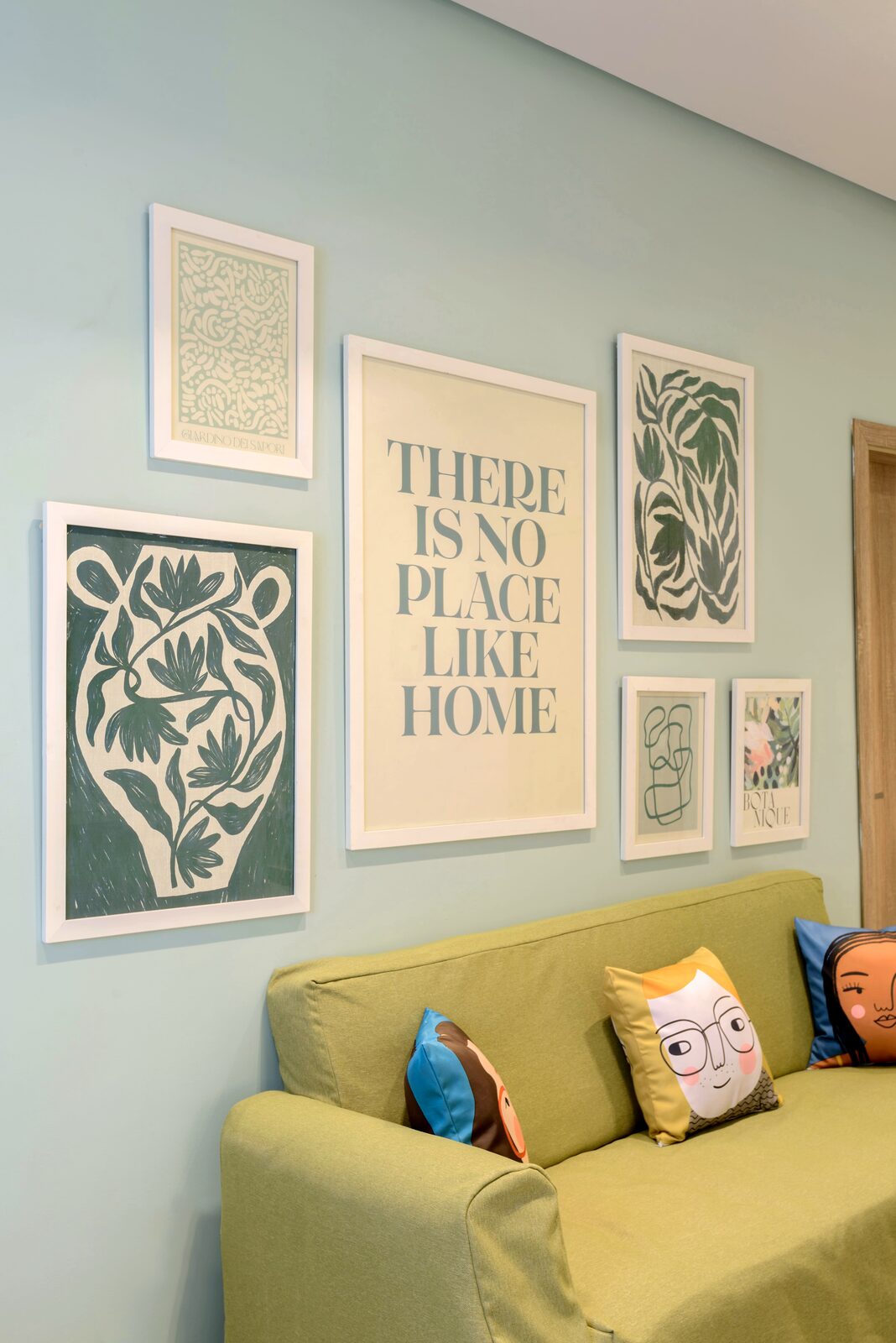 Travelholic Greenish 1BR Apartment | 90 Residence 301 — Living Room in Travelholic 90st Residence. Unit 301., Egypt — photo 3
