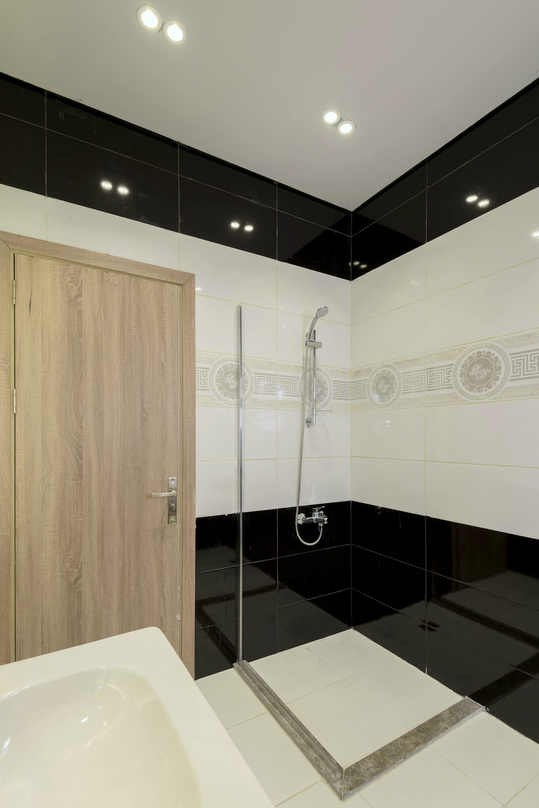 Travelholic Terra Cotta 2BR with Balcony | 90 Residence 203 — Full bathroom 1 in Travelholic 90st Residence. Unit 203., Egypt — photo 3