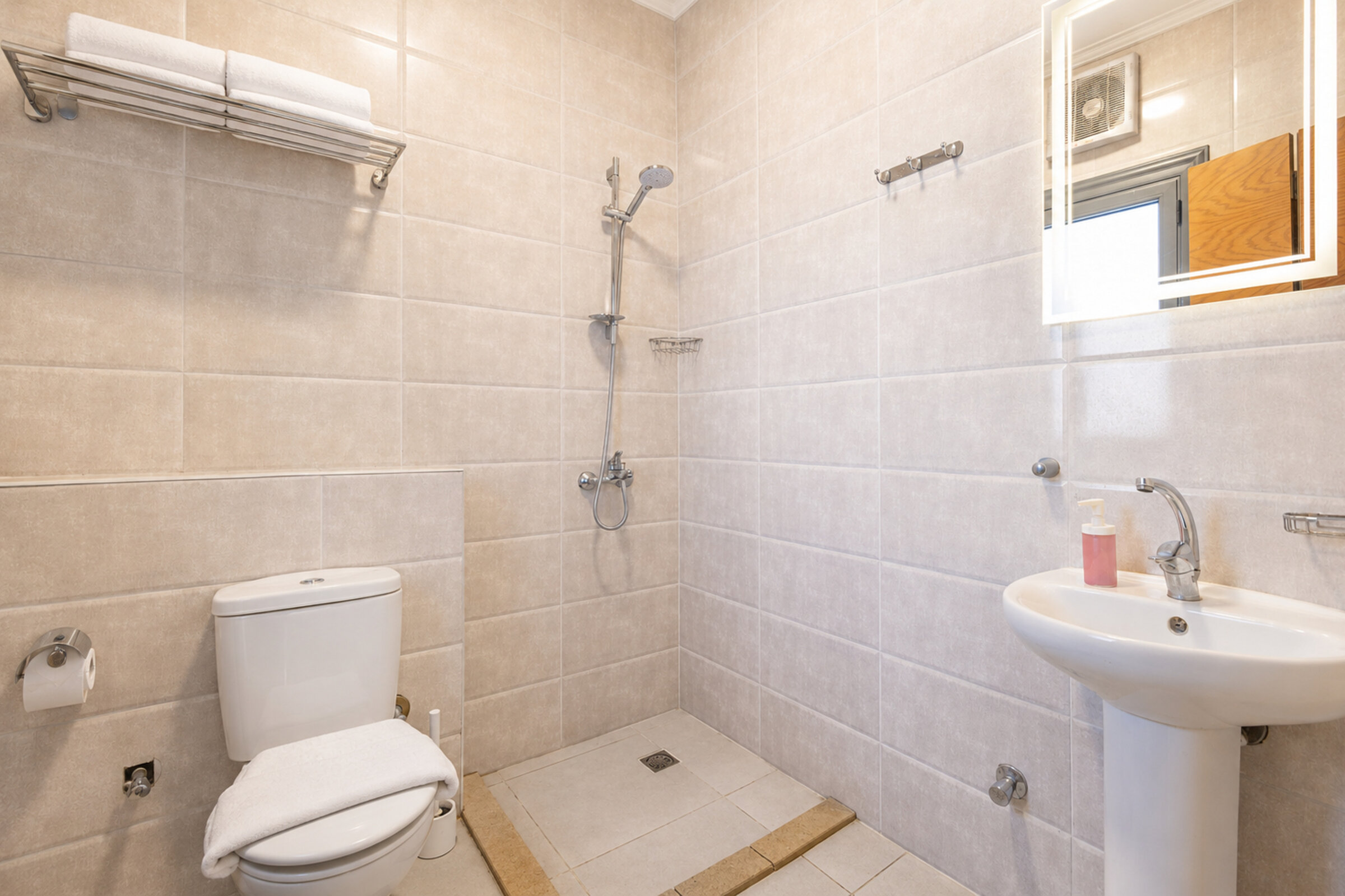 Travelholic Vista 3BR Apartment near AUC | AUC 101 — Full bathroom 1 in Travelholic AUC Residence. Unit 101., Egypt — photo 2