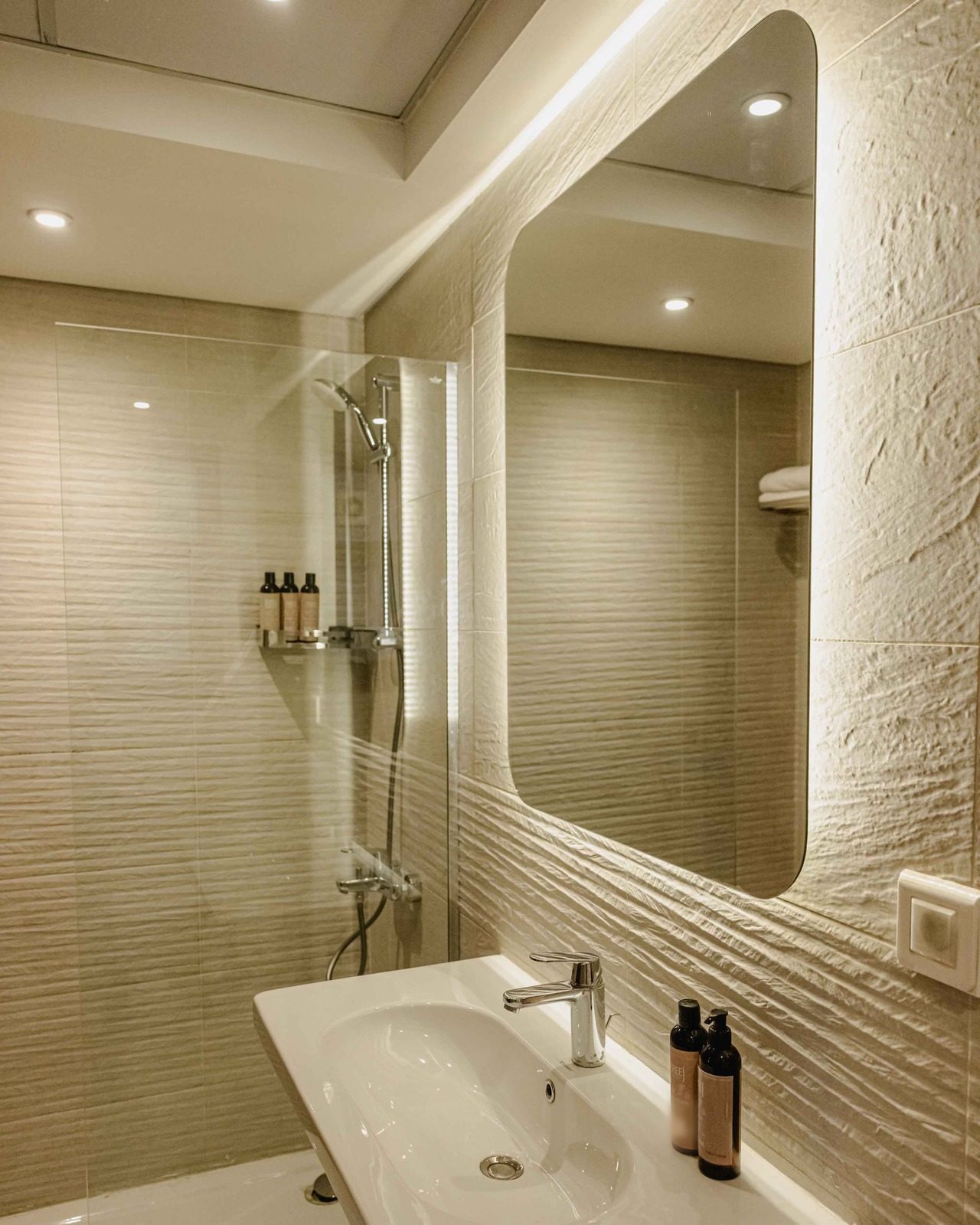 Stunning 3BR Apartment – Garden View – CFC — Full bathroom 1 in Aura, Cairo Festival City, Egypt — photo 2