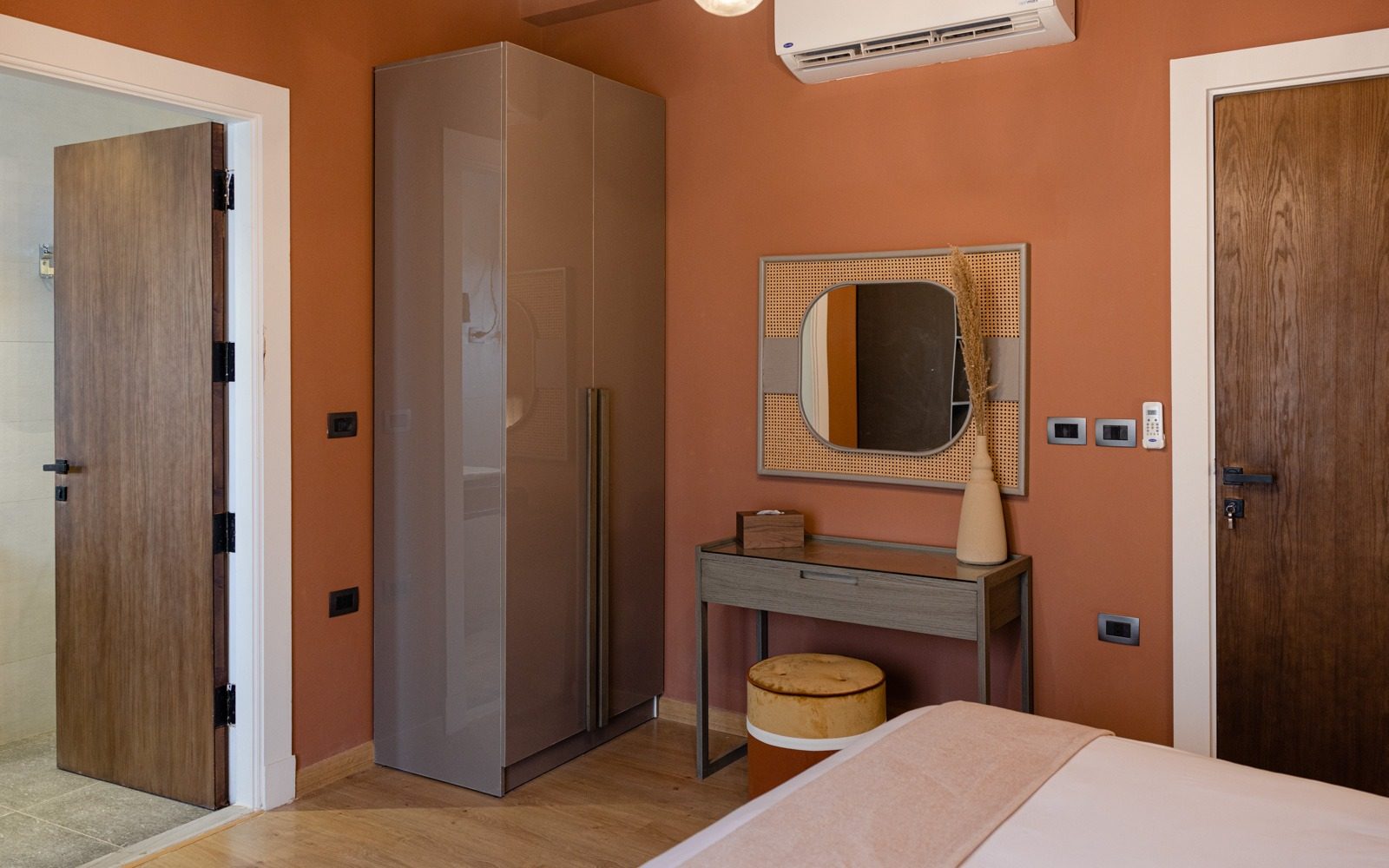 Sleek 3BR Apartment – City View – Boutique Nest — Bedroom 1 in New Cairo, Egypt — photo 2