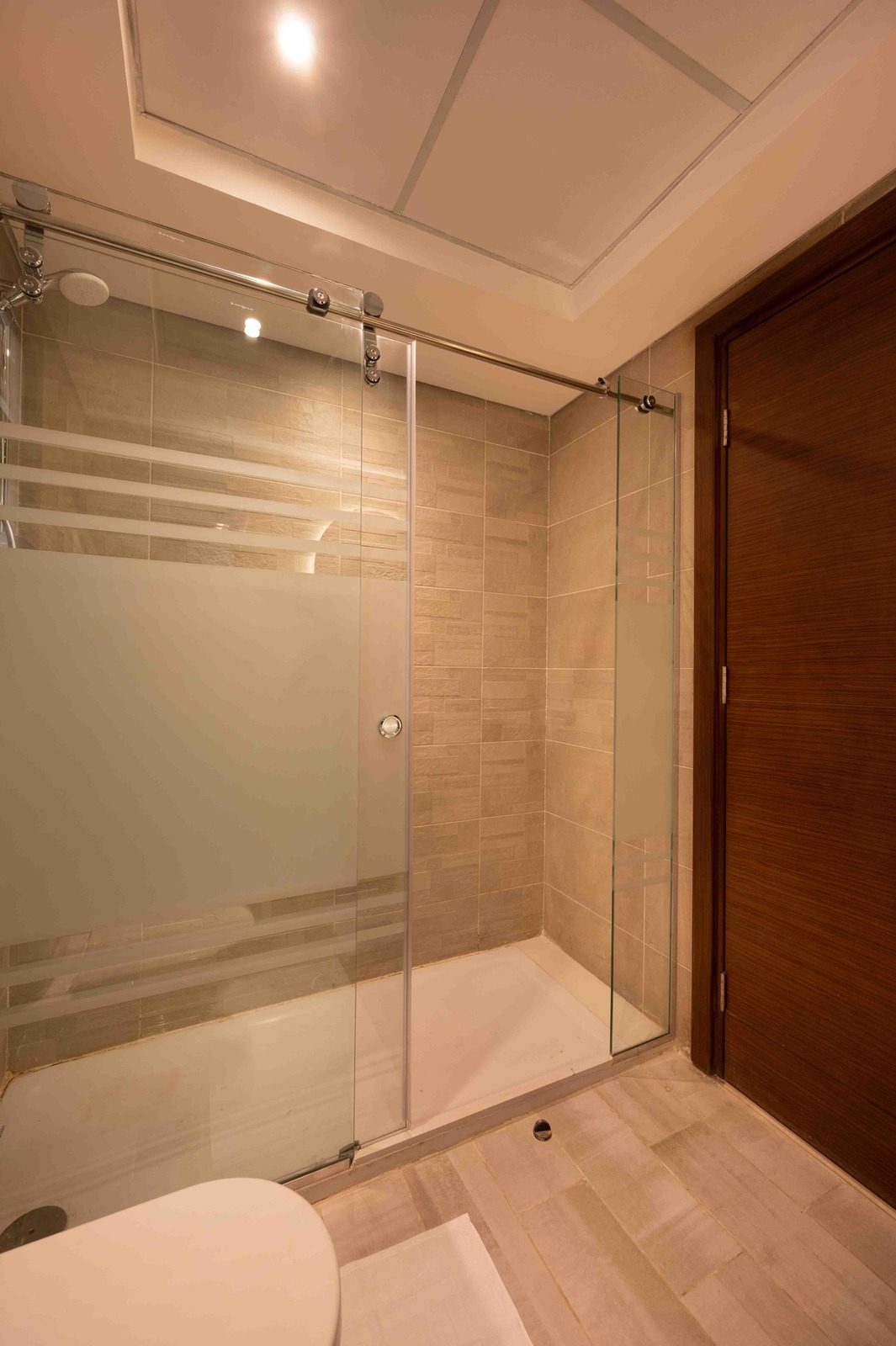 Breezy 2BR Apartment – City View – CFC — Full bathroom 1 in Aura, Cairo Festival City, Egypt — photo 3