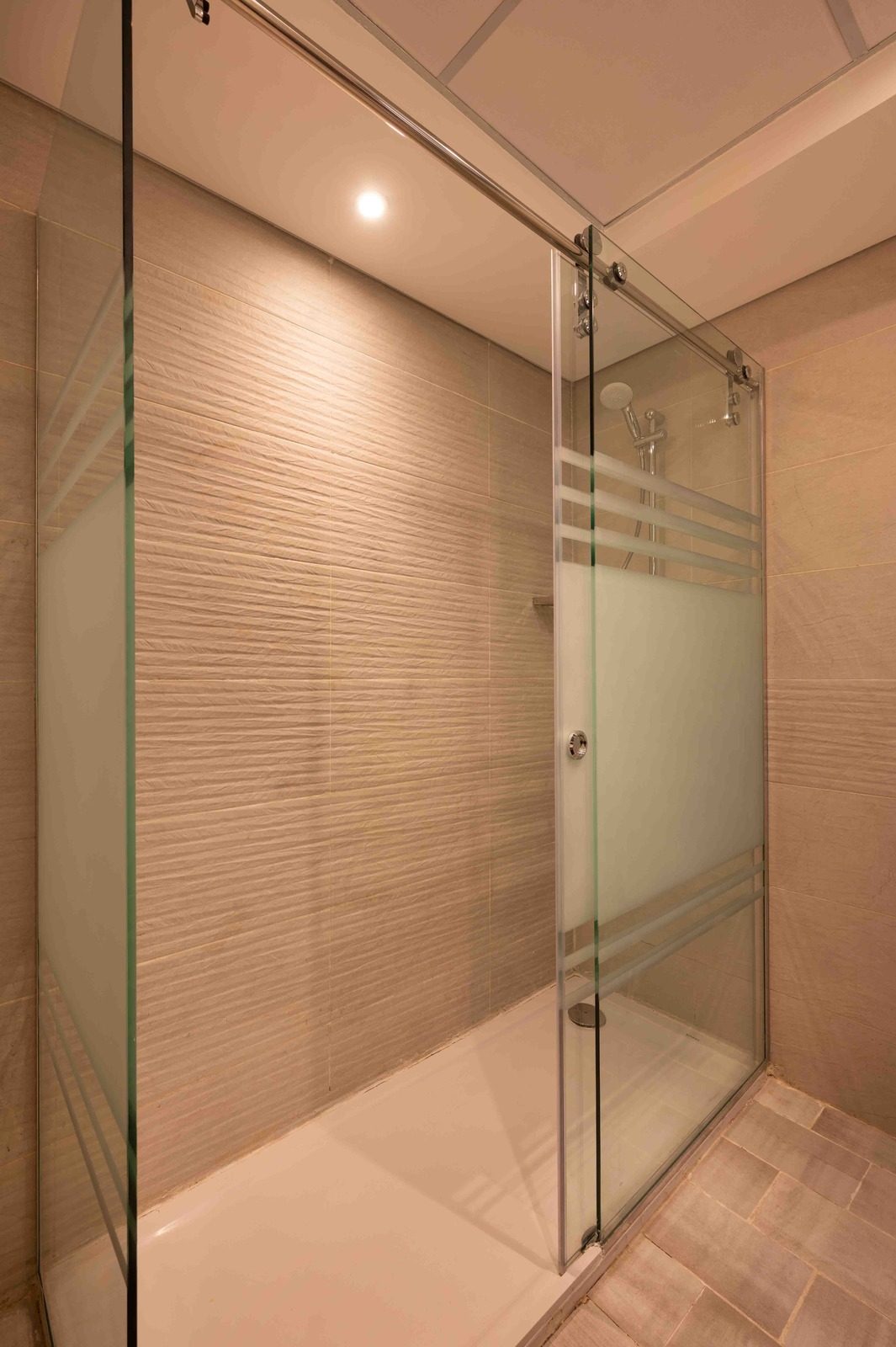 Breezy 2BR Apartment – City View – CFC — Full bathroom 2 in Aura, Cairo Festival City, Egypt — photo 3