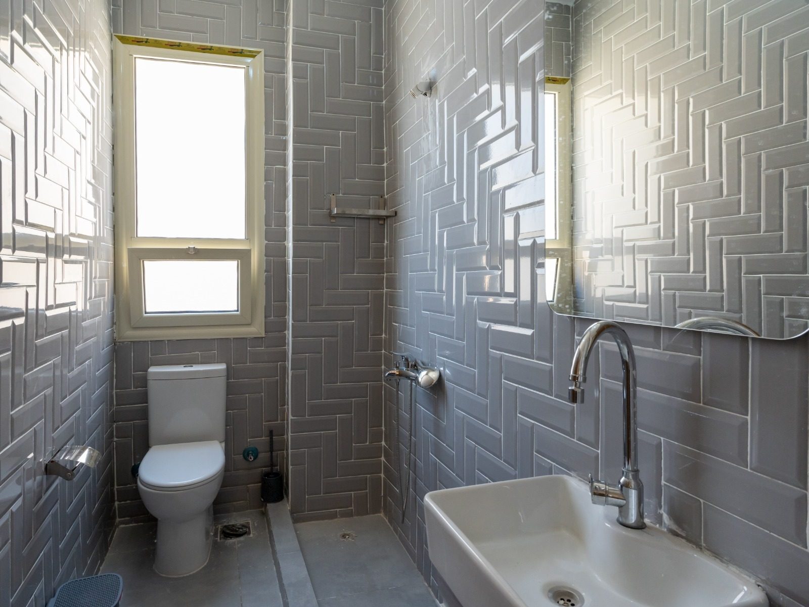 Pristine 1BR Apartment – City View – Arkan Plaza — Full bathroom 1 in Near Arkan Plaza, Sheikh Zayed, Egypt