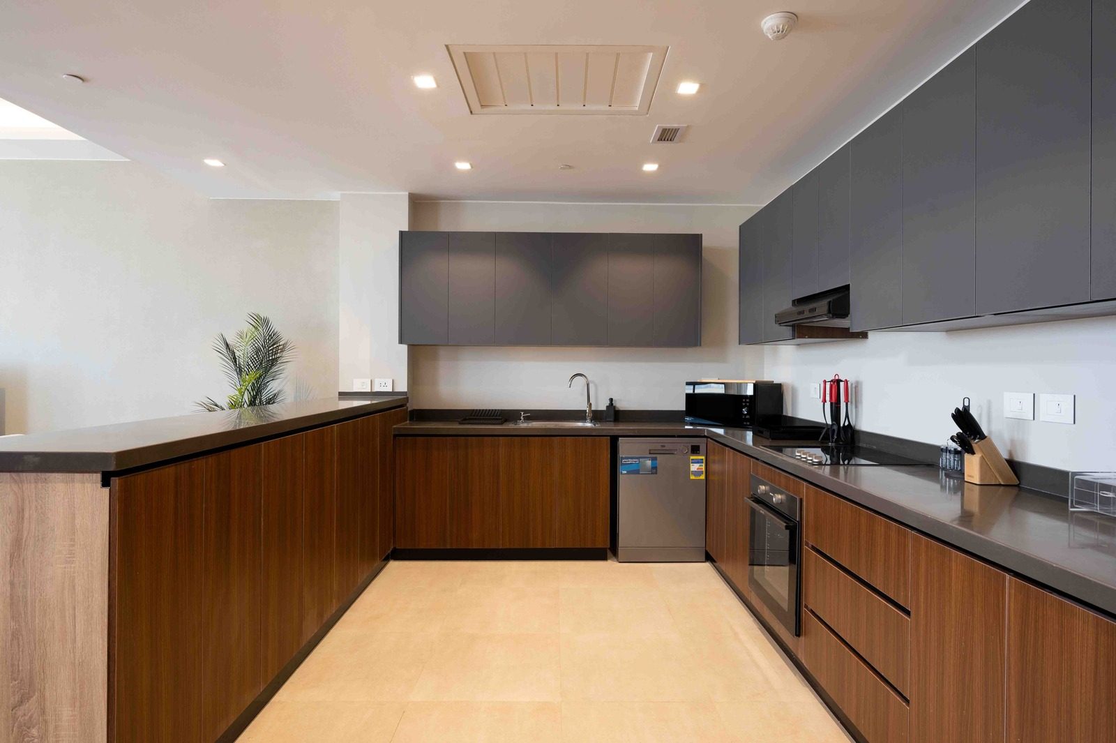 Charming 4BR Apartment – City View – Aeon Towers — Full Kitchen in Aeon Towers, Sheikh Zayed, Egypt