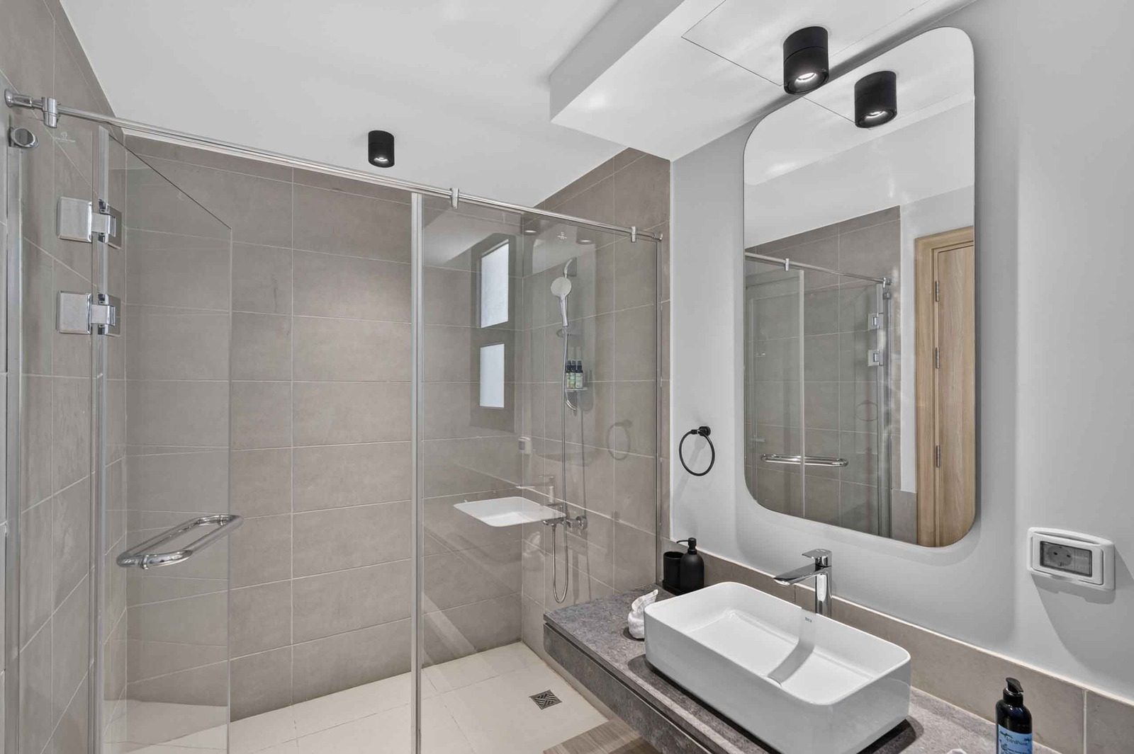 3BR Town House – Lagoon View – El Gouna — Full bathroom 2 in Shedwan, El Gouna, Egypt