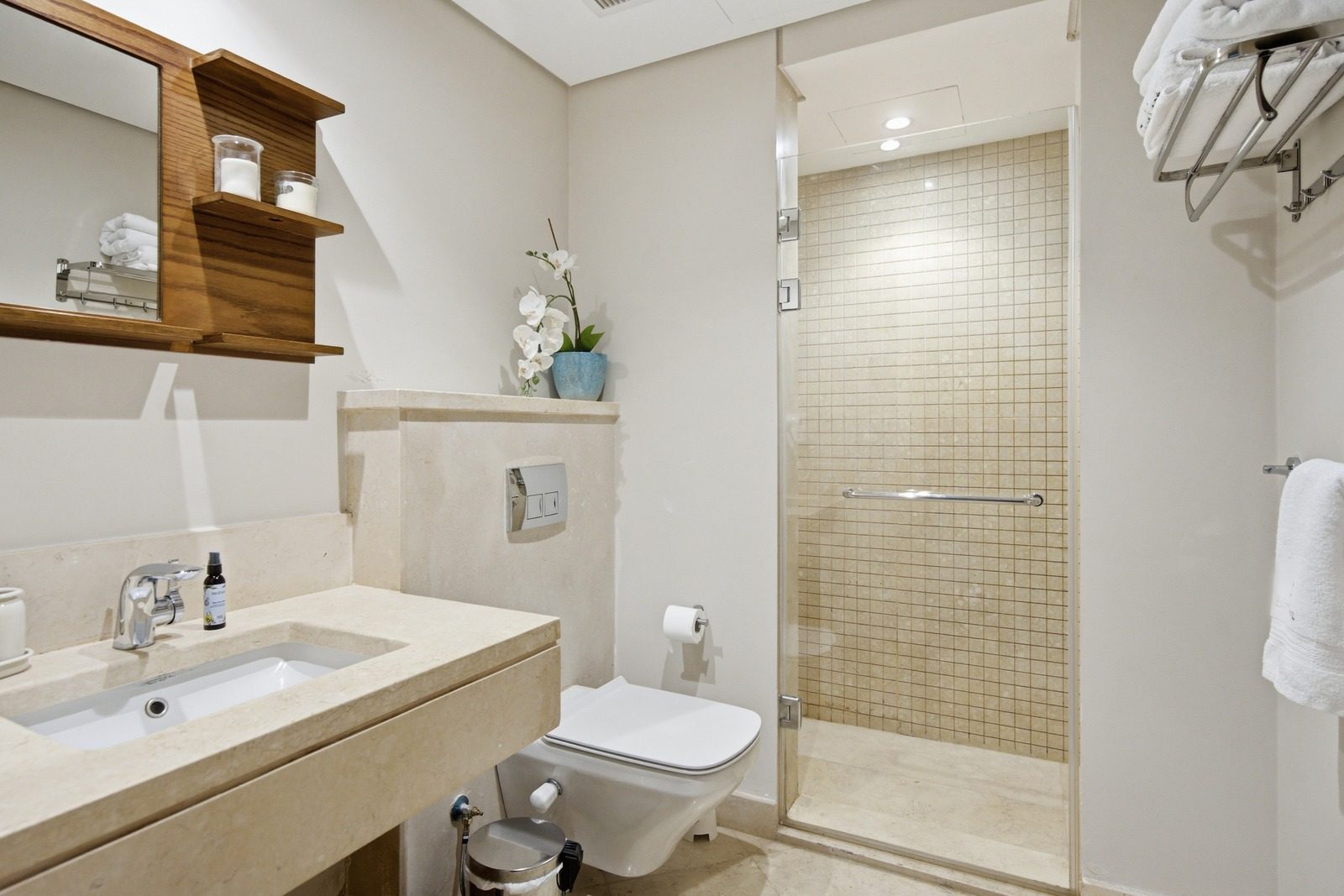 Mangroovy 2BR Apartment – Pool View – El Gouna — Full bathroom 2 in Mangroovy, El Gouna, Egypt — photo 2