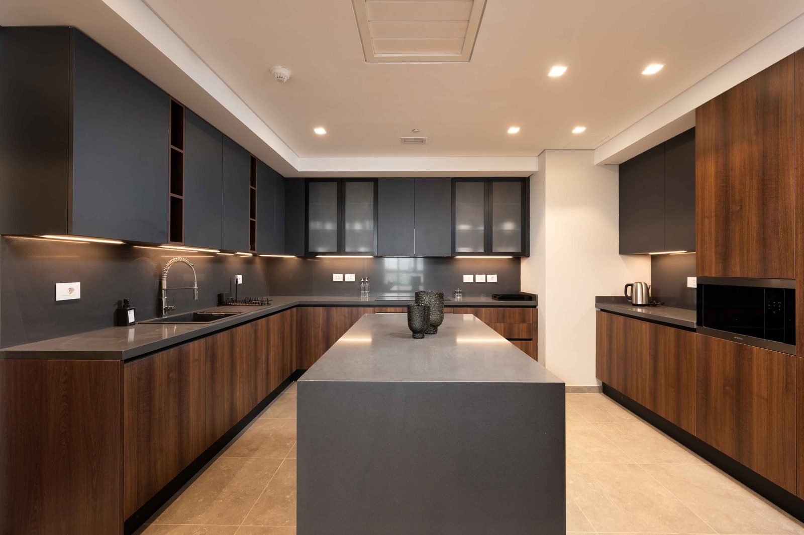 3BR Apartment – City View – Aeon Towers — Full Kitchen in Aeon Towers, Sheikh Zayed, Egypt — photo 2