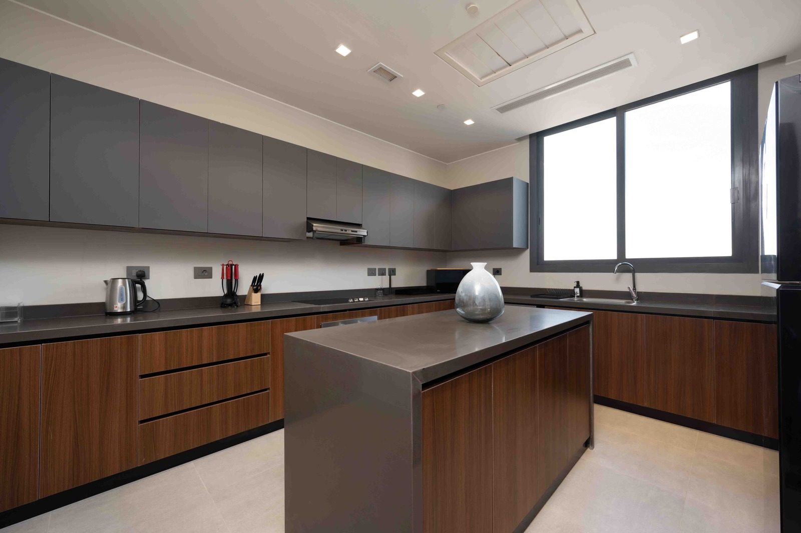 Bright 4BR Apartment – City View – Aeon Towers — Full Kitchen in Aeon Towers, Sheikh Zayed, Egypt