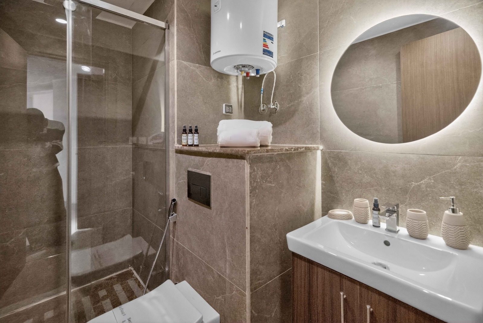 Breezy Studio – Sheikh Zayed – ZED Towers — Full bathroom 1 in ZED Towers, Sheikh Zayed, Egypt