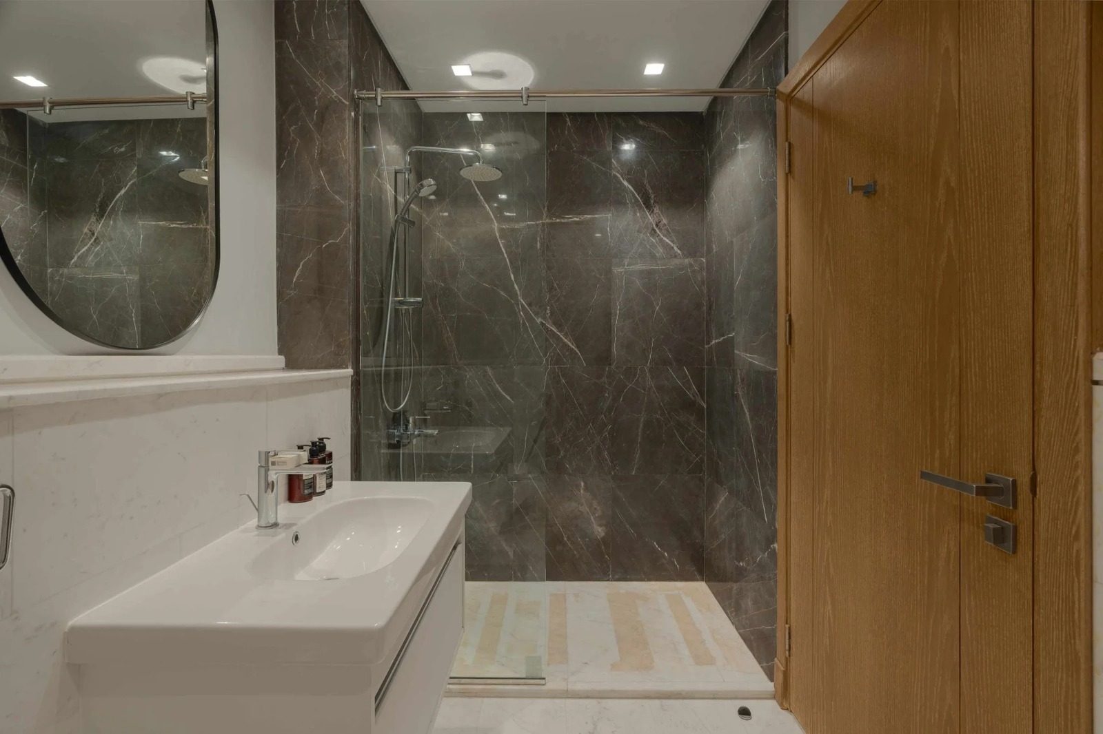 Modern 2BR Apartment with Balcony – Aeon Towers, Sheikh Zayed — Full bathroom 2 in Aeon Towers, Sheikh Zayed City, Egypt — photo 2