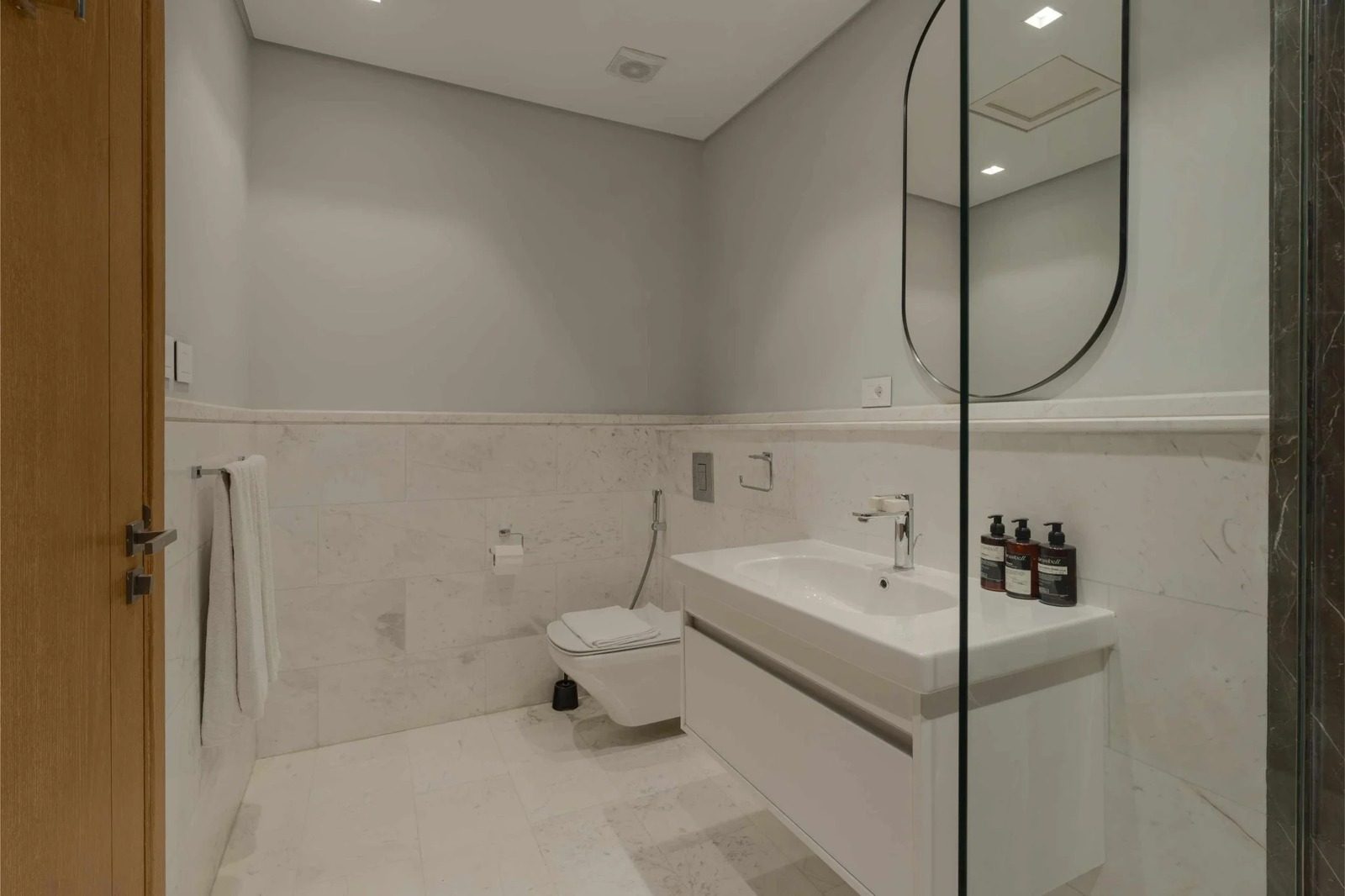 Modern 2BR Apartment with Balcony – Aeon Towers, Sheikh Zayed — Full bathroom 2 in Aeon Towers, Sheikh Zayed City, Egypt — photo 3