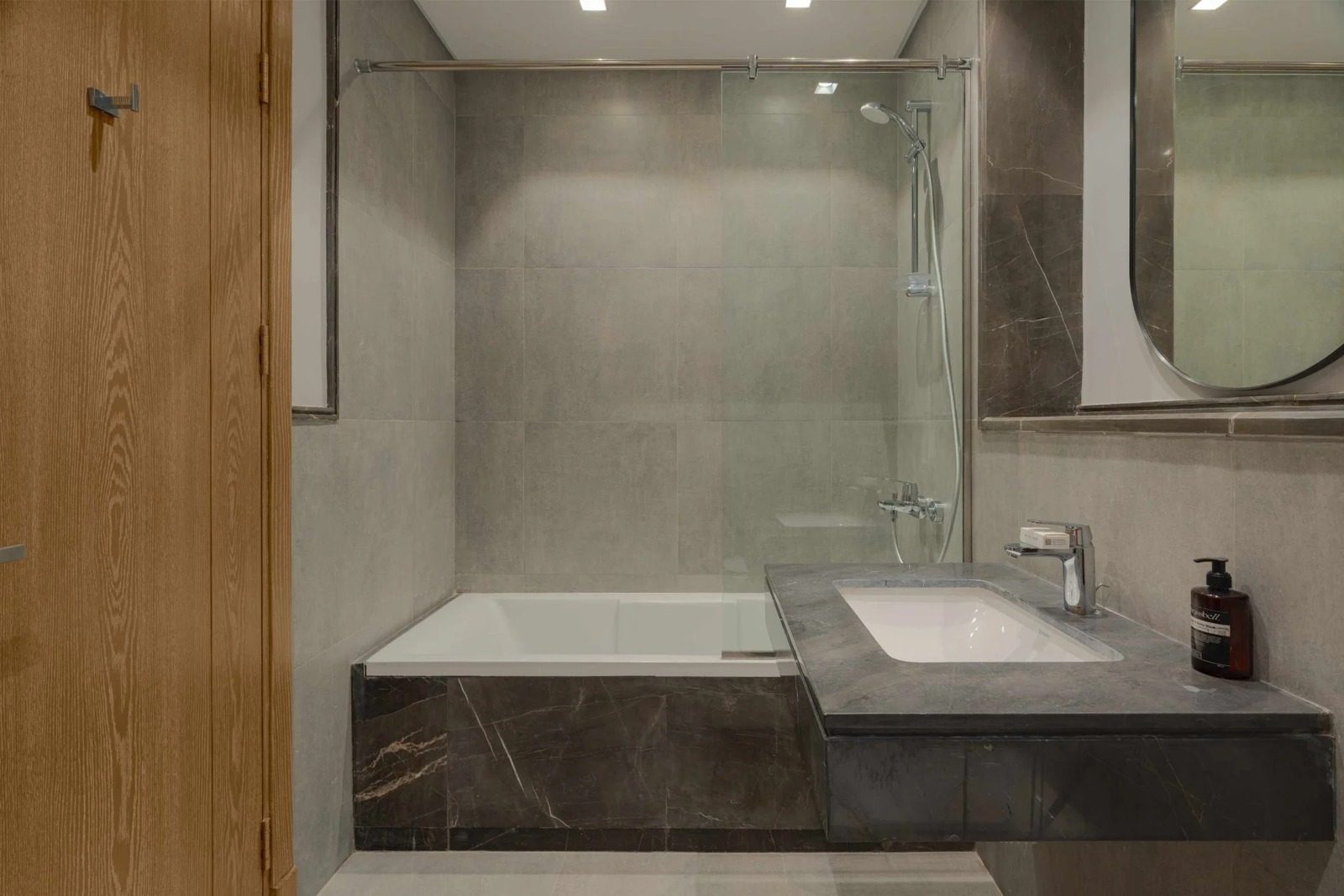 Modern 2BR Apartment with Balcony – Aeon Towers, Sheikh Zayed — Full bathroom 3 in Aeon Towers, Sheikh Zayed City, Egypt — photo 2