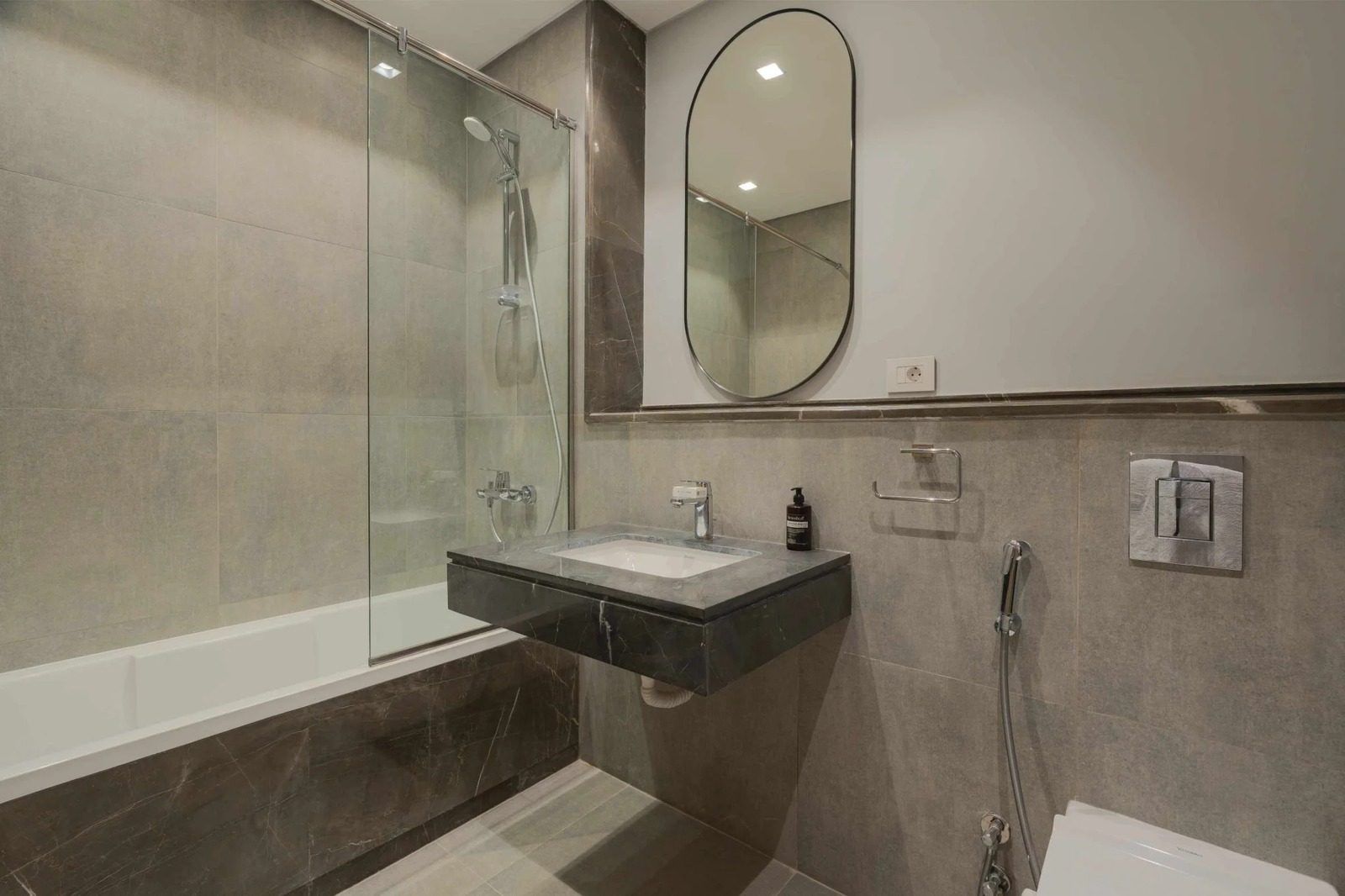Modern 2BR Apartment with Balcony – Aeon Towers, Sheikh Zayed — Full bathroom 3 in Aeon Towers, Sheikh Zayed City, Egypt — photo 3