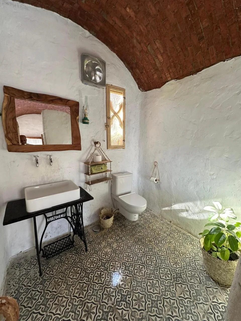 King Suite with Spa Bath – Nile View – Nubian Guesthouse, Aswan — Full bathroom 1 in Nubian village on the West Bank of the Nile, Aswan, Egypt