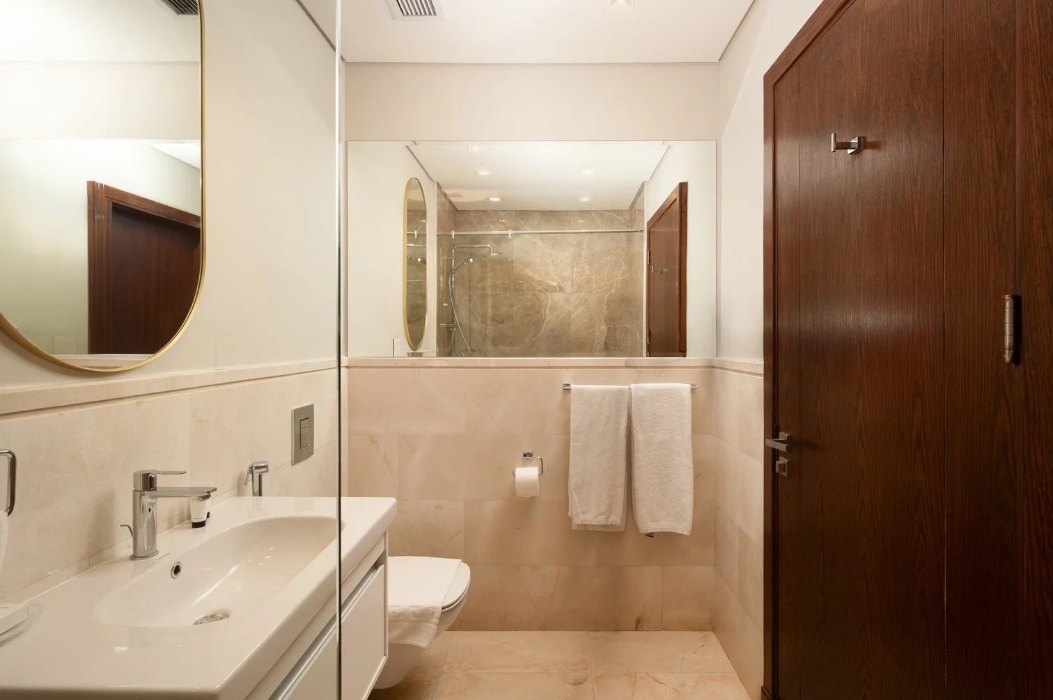 Bright 2BR Apartment with Balcony – Aeon Towers, Sheikh Zayed — Full bathroom 1 in Aeon Towers, Sheikh Zayed City, Egypt — photo 2