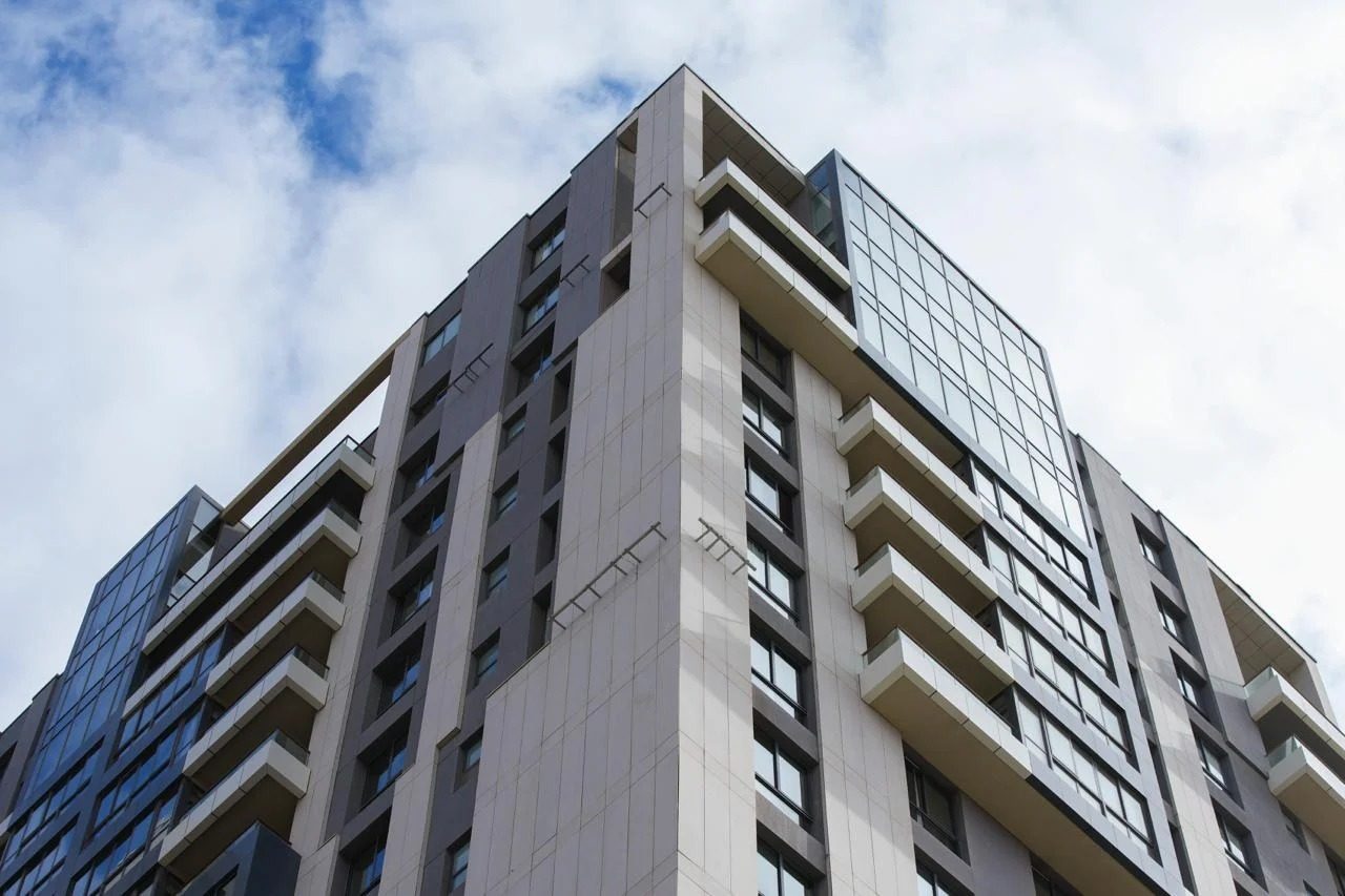 Bright 2BR Apartment with Balcony – Aeon Towers, Sheikh Zayed — Exterior in Aeon Towers, Sheikh Zayed City, Egypt — photo 2