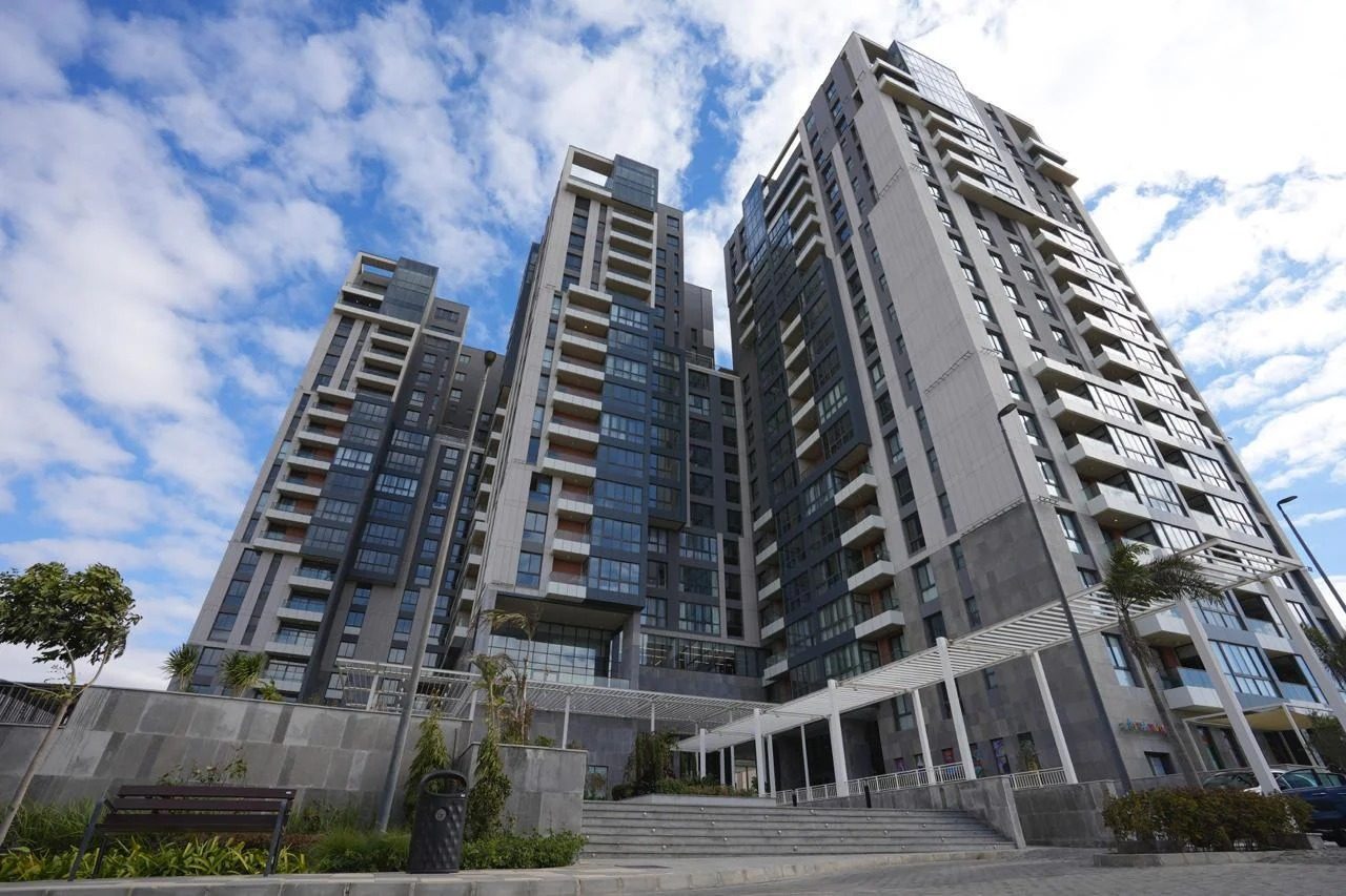 Bright 2BR Apartment with Balcony – Aeon Towers, Sheikh Zayed — Exterior in Aeon Towers, Sheikh Zayed City, Egypt — photo 3