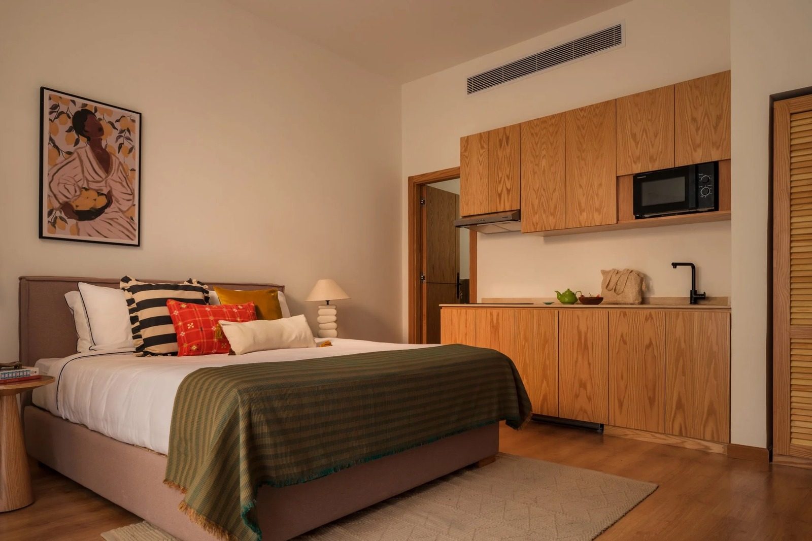 Studio with Balcony & Kitchenette – Tahrir, Downtown Cairo — Bedroom 1 in Qasr El Nil St, Downtown Cairo — next to Tahrir Square, Egypt — photo 2