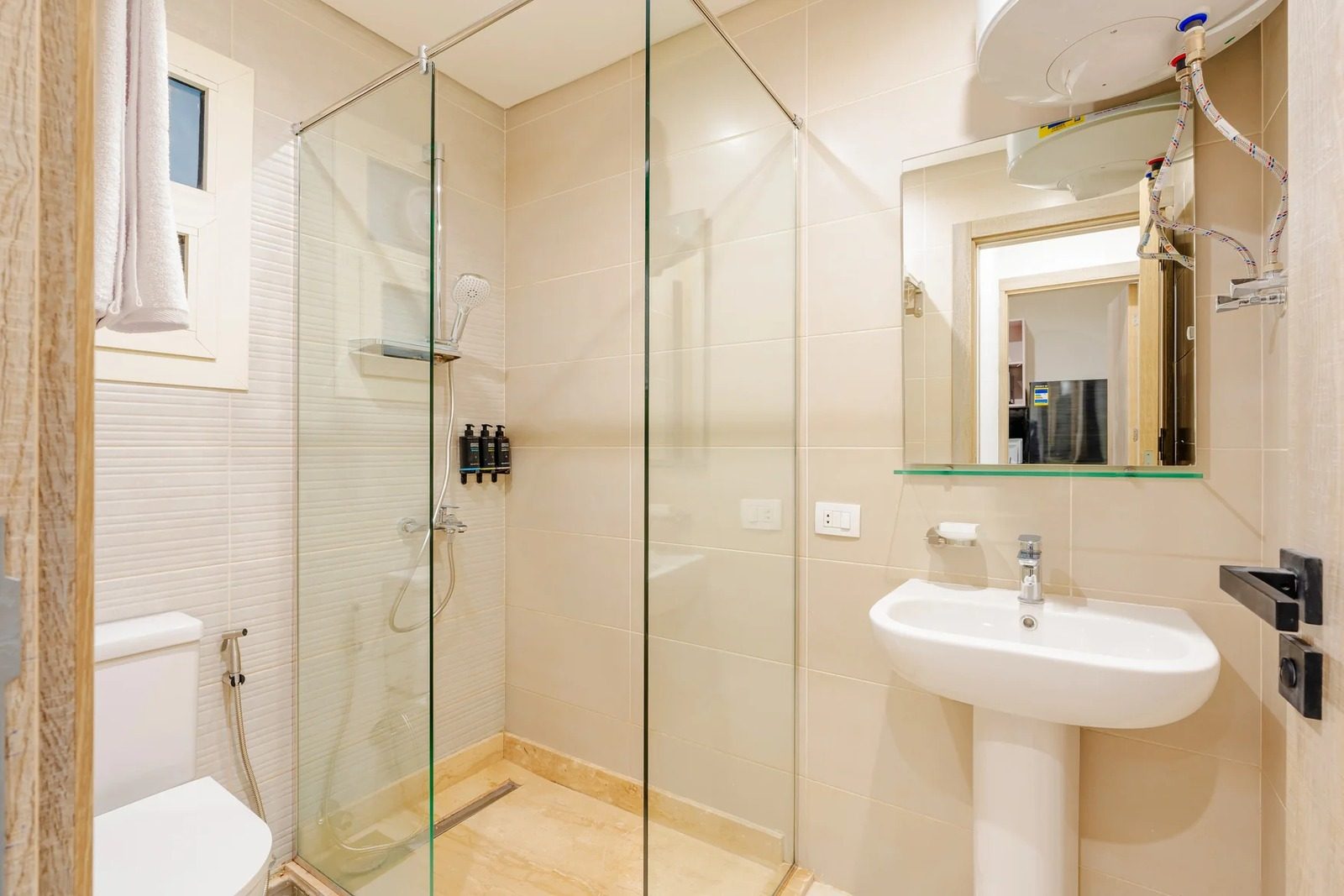 Bright 1BR Apartment – City View – Zamalek — Full bathroom 1 in Central Zamalek, Cairo, Egypt