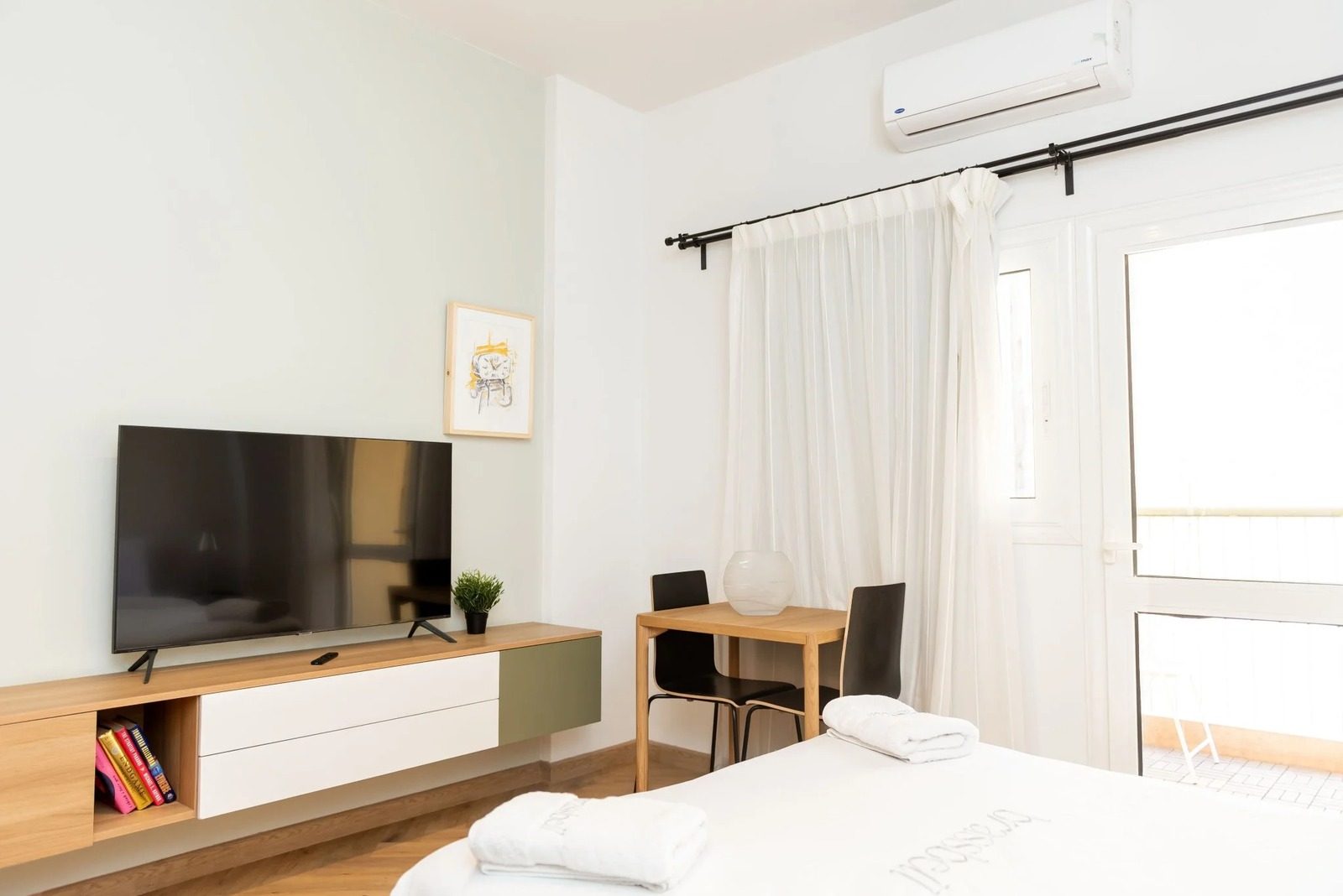 Studio with Balcony – Downtown Cairo — Bedroom 1 in Downtown Cairo, a short walk to Talaat Harb Square and Tahrir Square, Egypt — photo 2