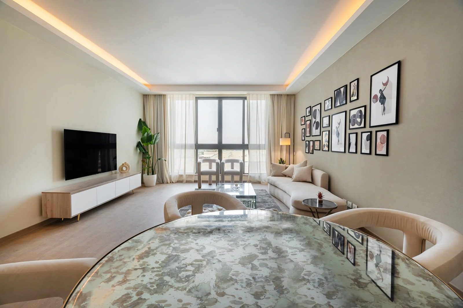 Bright 2BR Apartment with Kitchen – Aeon Towers, Sheikh Zayed — Living Room in Aeon Towers, Sheikh Zayed City, Egypt — photo 2
