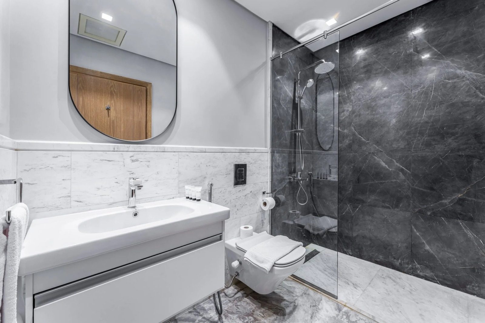 Charming 2BR Apartment with Kitchen – Aeon Towers, Sheikh Zayed — Full bathroom 1 in Aeon Towers, Sheikh Zayed City, Egypt