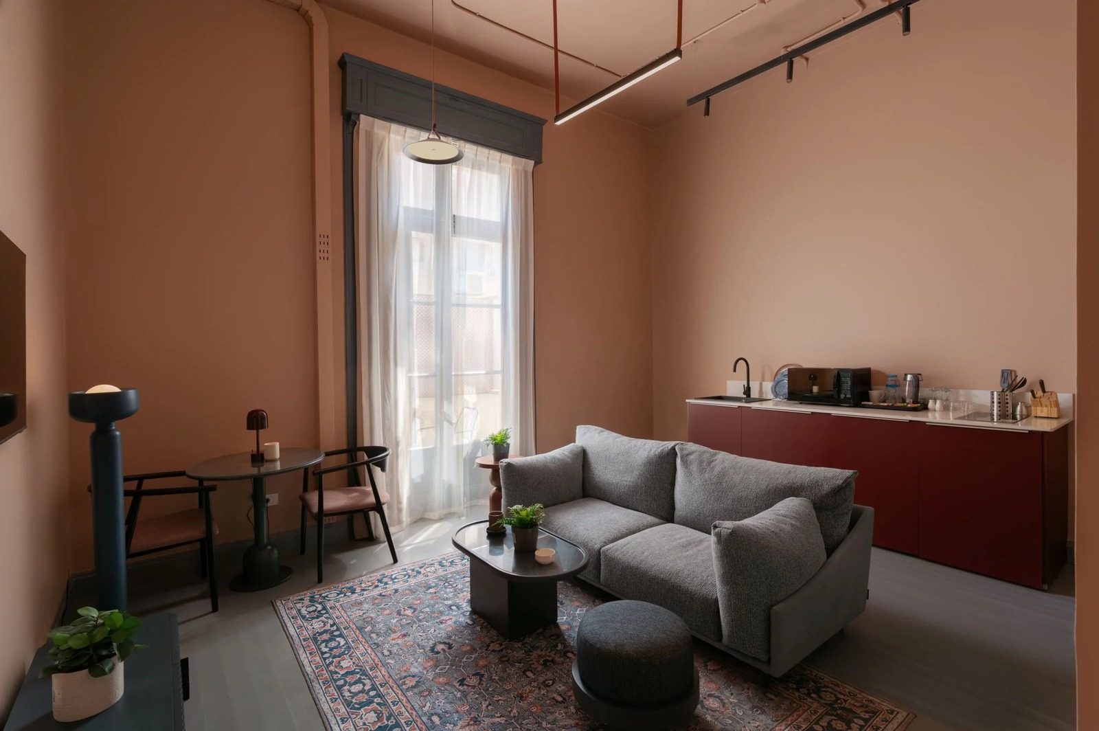 Bright 1BR Apartment – City View – Downtown Cairo — Living Room in Downtown Cairo, near Talaat Harb Square, Egypt