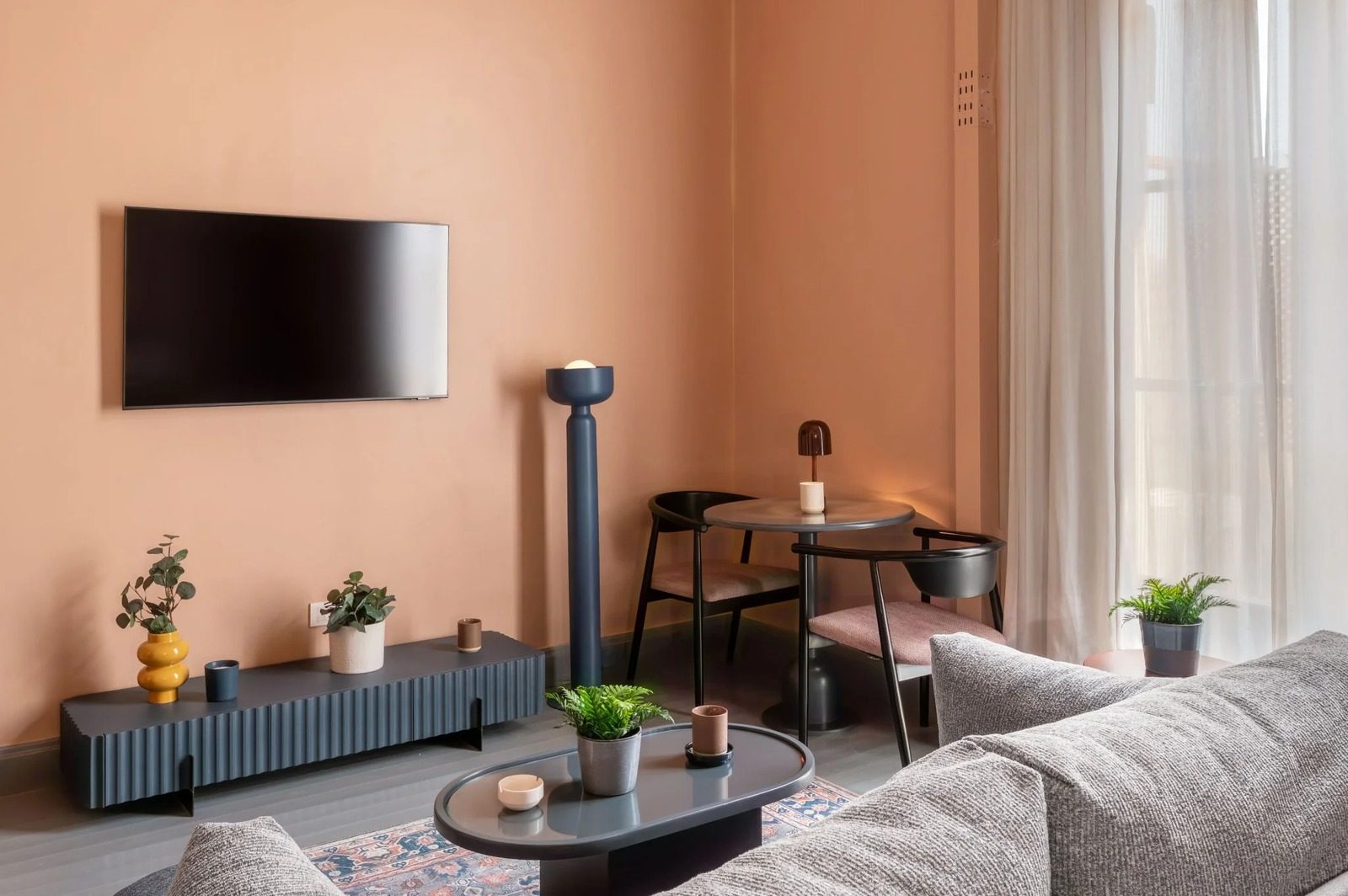 Bright 1BR Apartment – City View – Downtown Cairo — Living Room in Downtown Cairo, near Talaat Harb Square, Egypt — photo 2