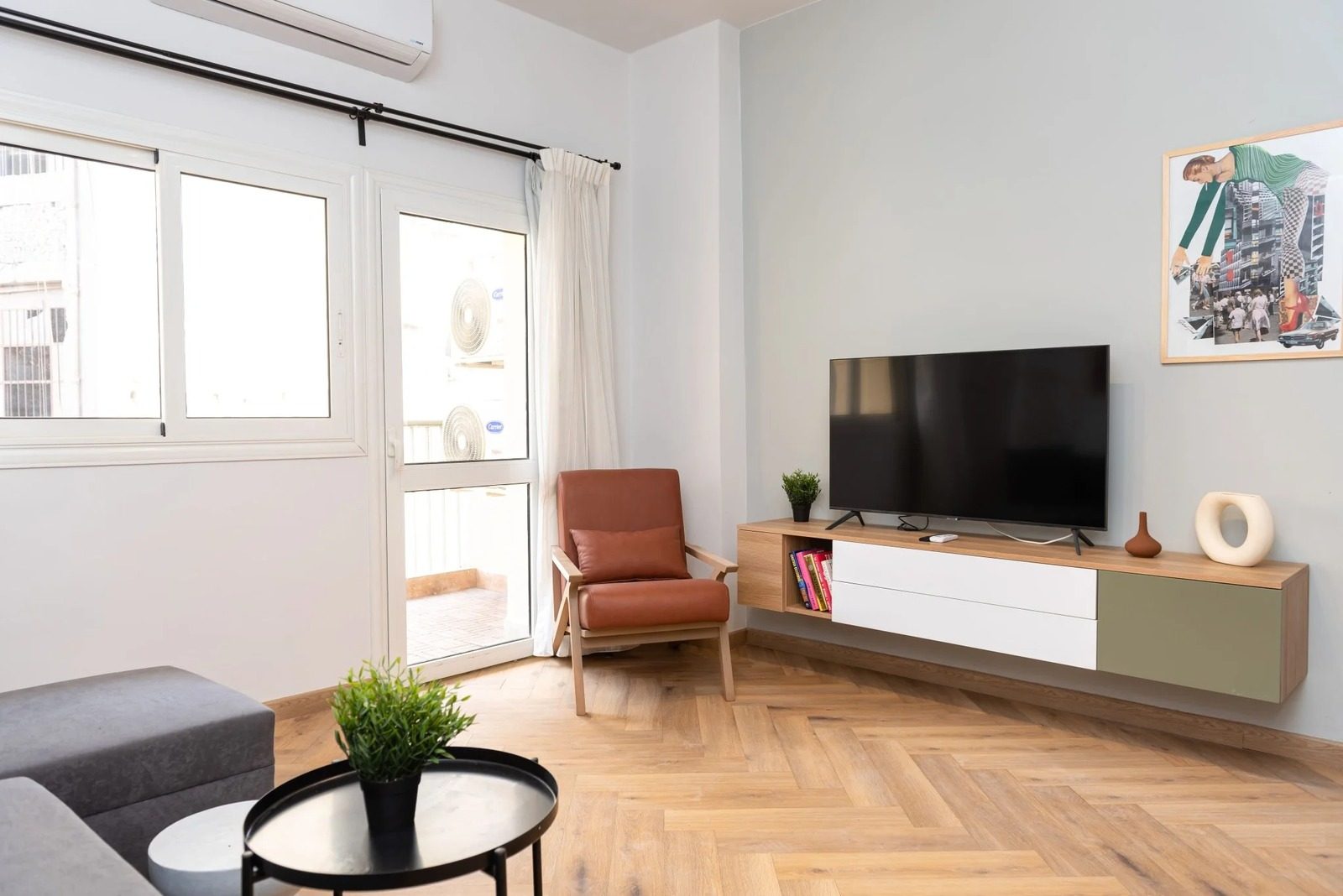 Deluxe 1BR Apartment – Downtown Cairo — Living Room in Downtown Cairo, a short walk to Talaat Harb Square and Tahrir Square, Egypt