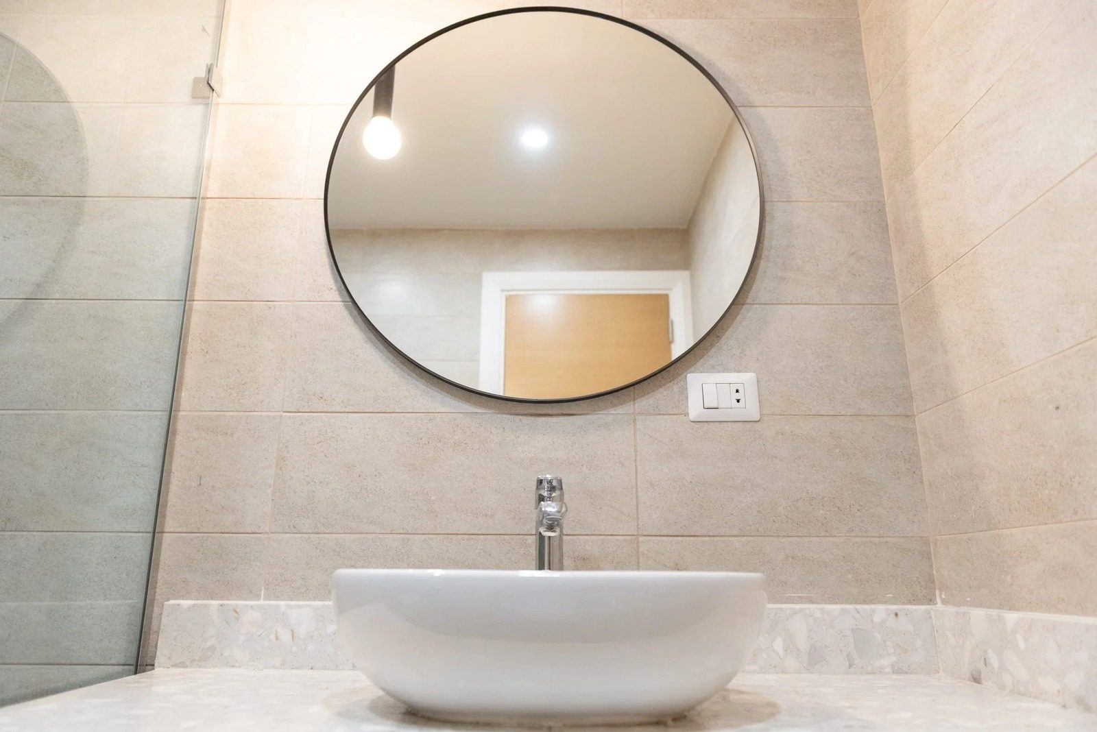 Deluxe 1BR Apartment – Downtown Cairo — Full bathroom 1 in Downtown Cairo, a short walk to Talaat Harb Square and Tahrir Square, Egypt — photo 2