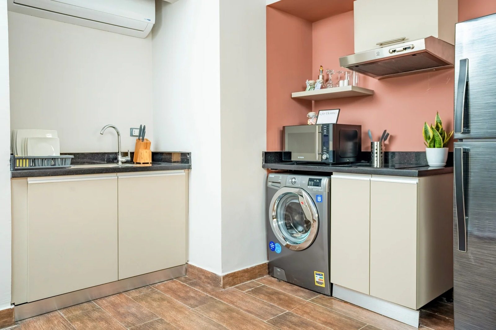 Elegant Studio – Partial Nile View – Giza — Full Kitchen in Giza Nile side, near Orman Botanical Garden & Cairo University, Egypt