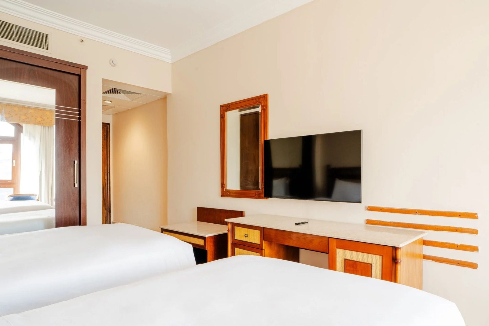 Standard Twin Room – Nile View – Nile-side Hotel, Zamalek — Bedroom 1 in Nile side of Zamalek, Cairo, Egypt — photo 2