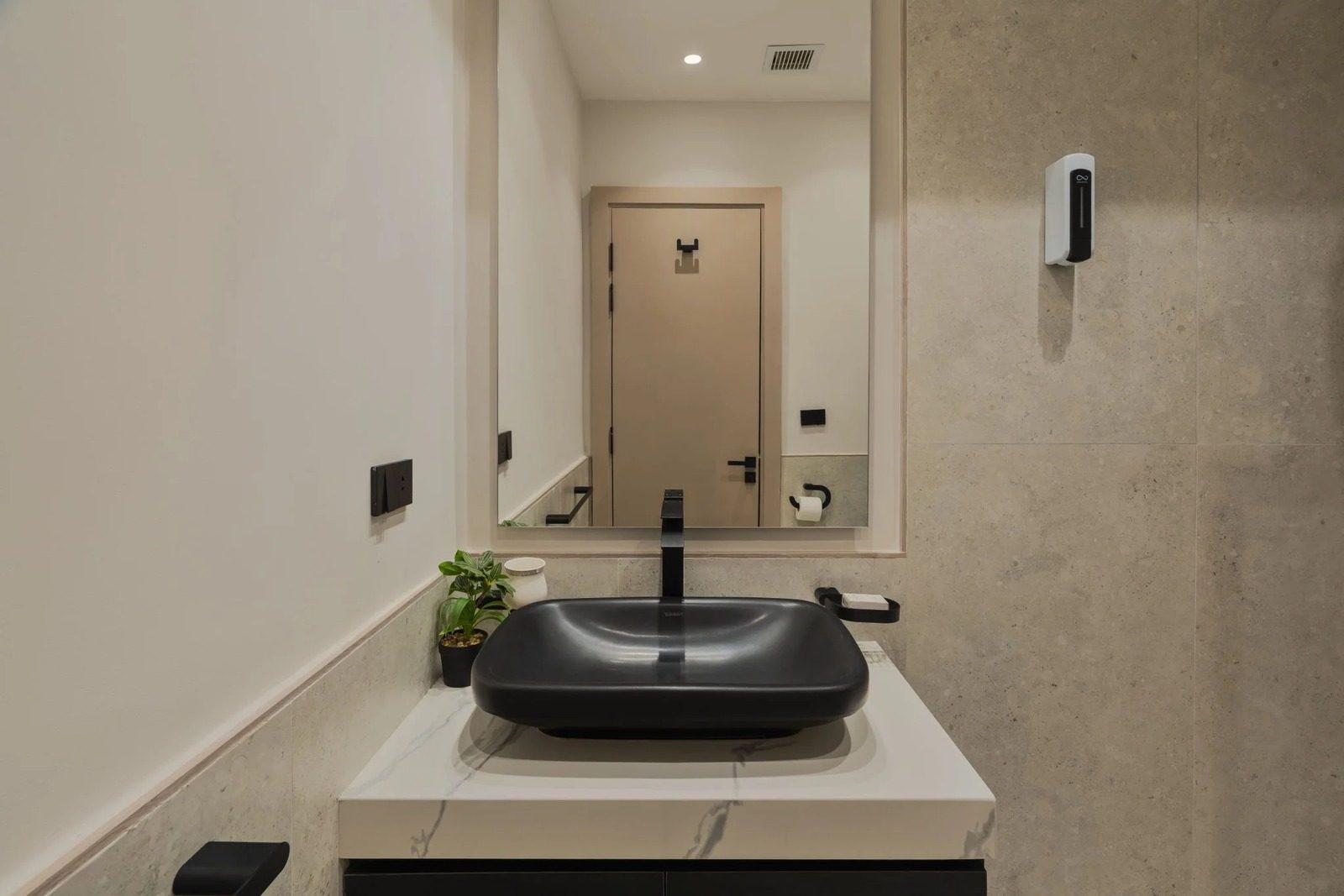 Studio with Kitchenette – Zamalek — Full bathroom 1 in Zamalek, next to the Lebanese Embassy, Egypt — photo 2