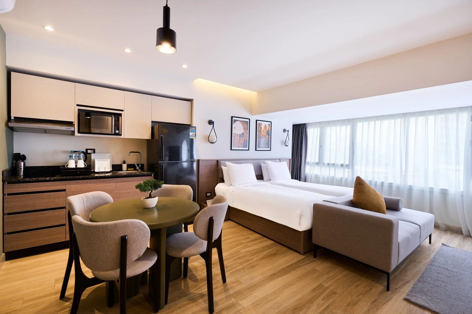 Modern High-Floor Studio – City View – Giza — Living Room in Giza Nile side, near Orman Botanical Garden & Cairo University, Egypt
