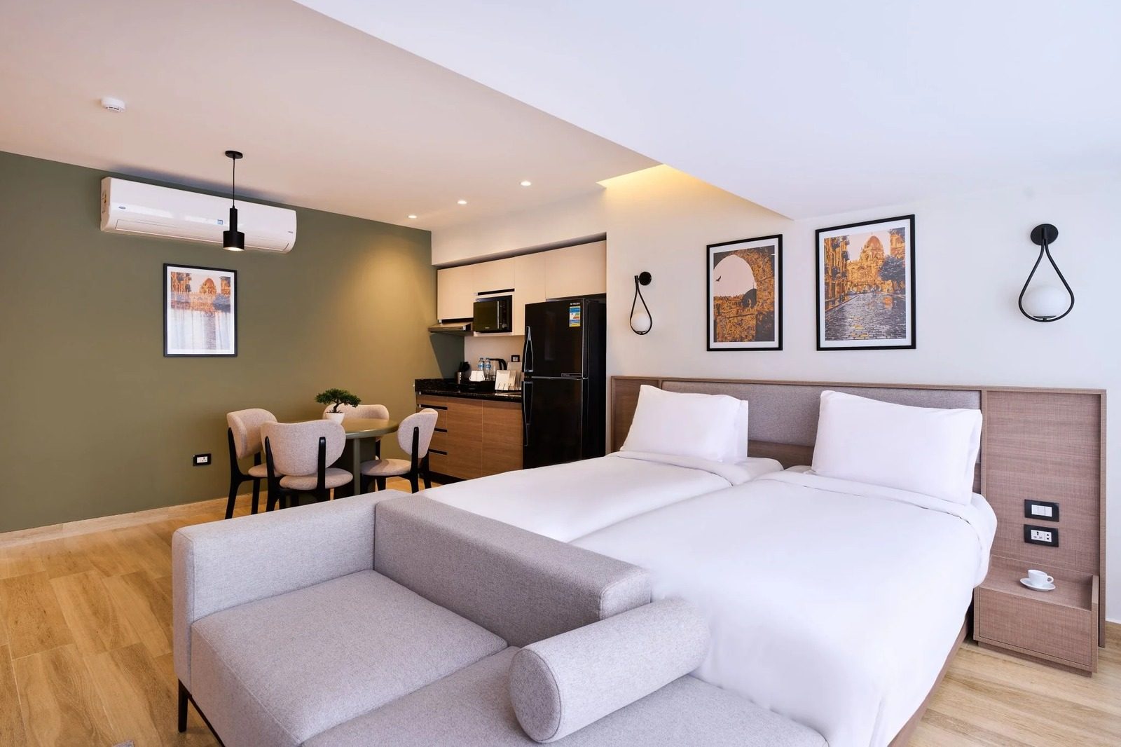 Modern High-Floor Studio – City View – Giza — Bedroom 1 in Giza Nile side, near Orman Botanical Garden & Cairo University, Egypt