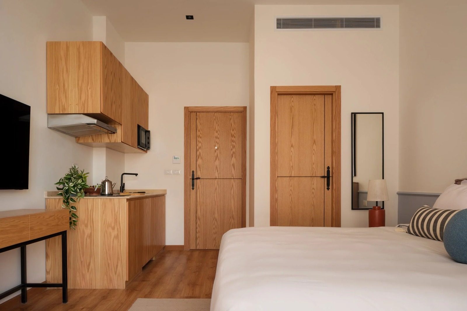 Studio – City View – Tahrir, Downtown Cairo — Bedroom 1 in Qasr El Nil St, Downtown Cairo — next to Tahrir Square, Egypt — photo 2