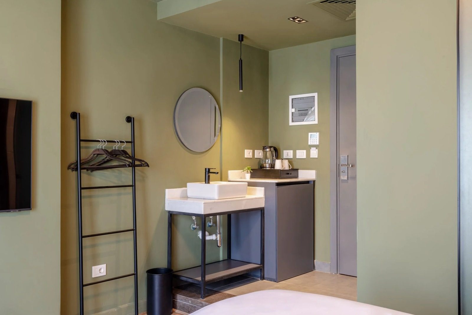 King Studio with Balcony – Downtown Cairo — Bedroom 1 in Downtown Cairo, a short walk to Talaat Harb Square and Tahrir Square, Egypt — photo 3