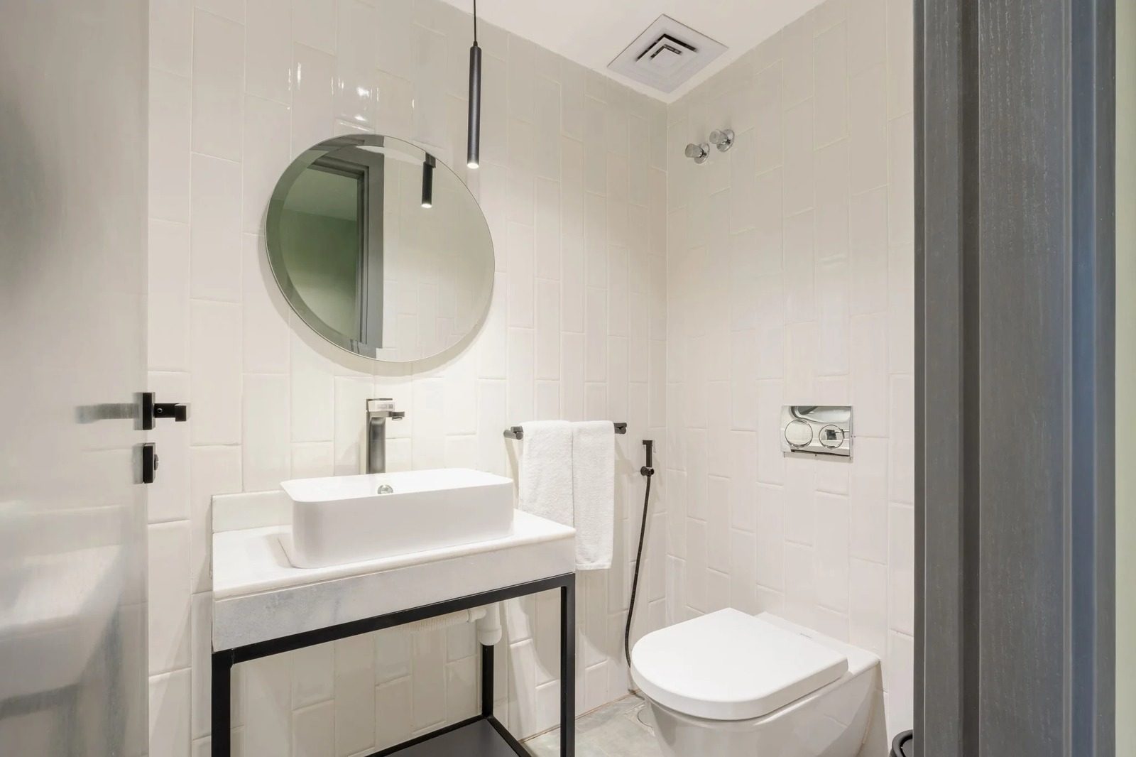 King Studio – Downtown Cairo — Full bathroom 1 in Downtown Cairo, a short walk to Talaat Harb Square and Tahrir Square, Egypt