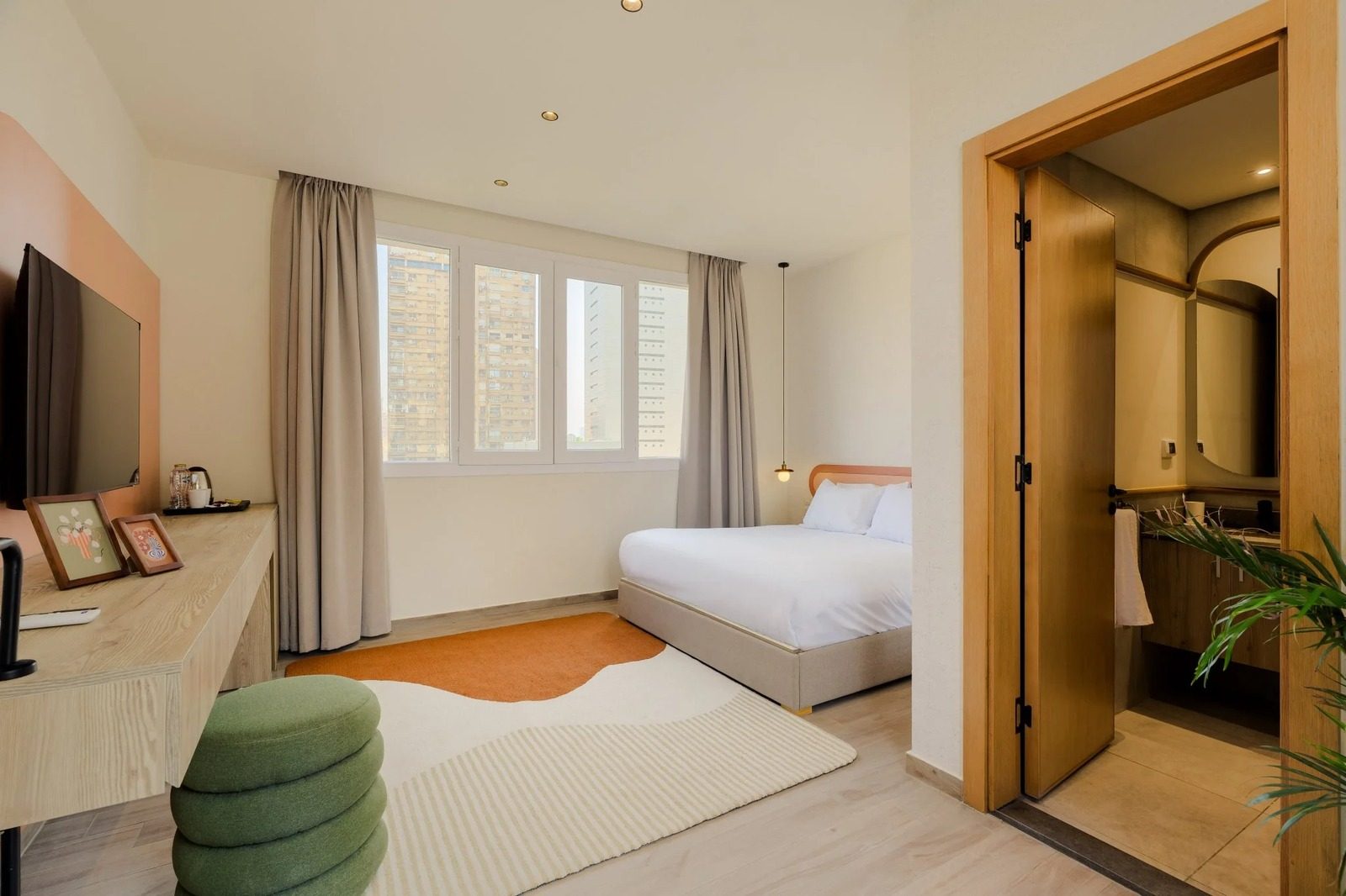 Superior Studio – City View – Giza — Bedroom 1 in Near Orman Botanical Garden & Giza Zoo, off Nile St, Giza, Egypt — photo 3