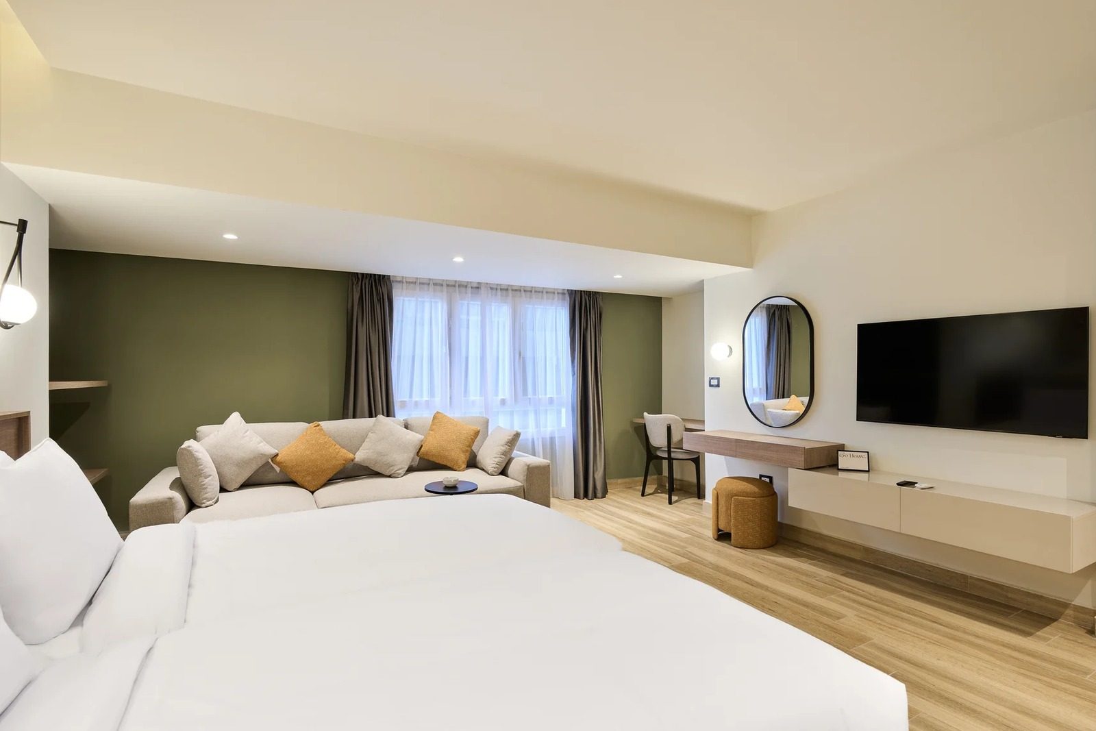 Bright High-Floor Studio – City View – Giza — Living Room in Giza Nile side, near Orman Botanical Garden & Cairo University, Egypt