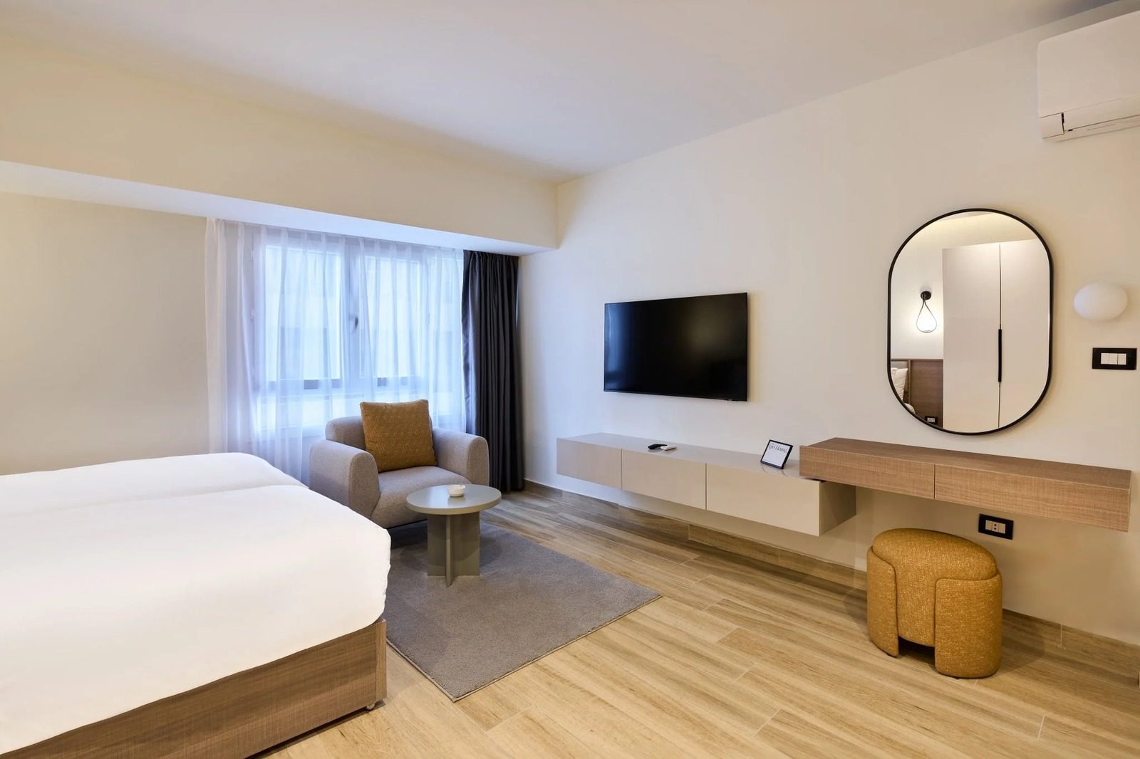 Charming High-Floor Studio – City View – Giza — Living Room in Giza Nile side, near Orman Botanical Garden & Cairo University, Egypt