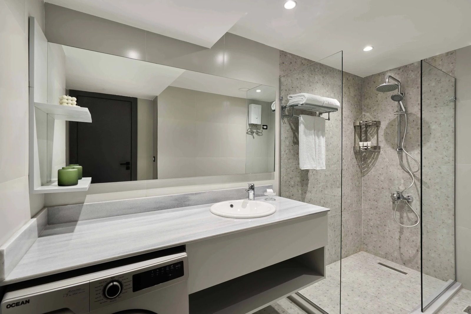 Charming High-Floor Studio – City View – Giza — Full bathroom 1 in Giza Nile side, near Orman Botanical Garden & Cairo University, Egypt