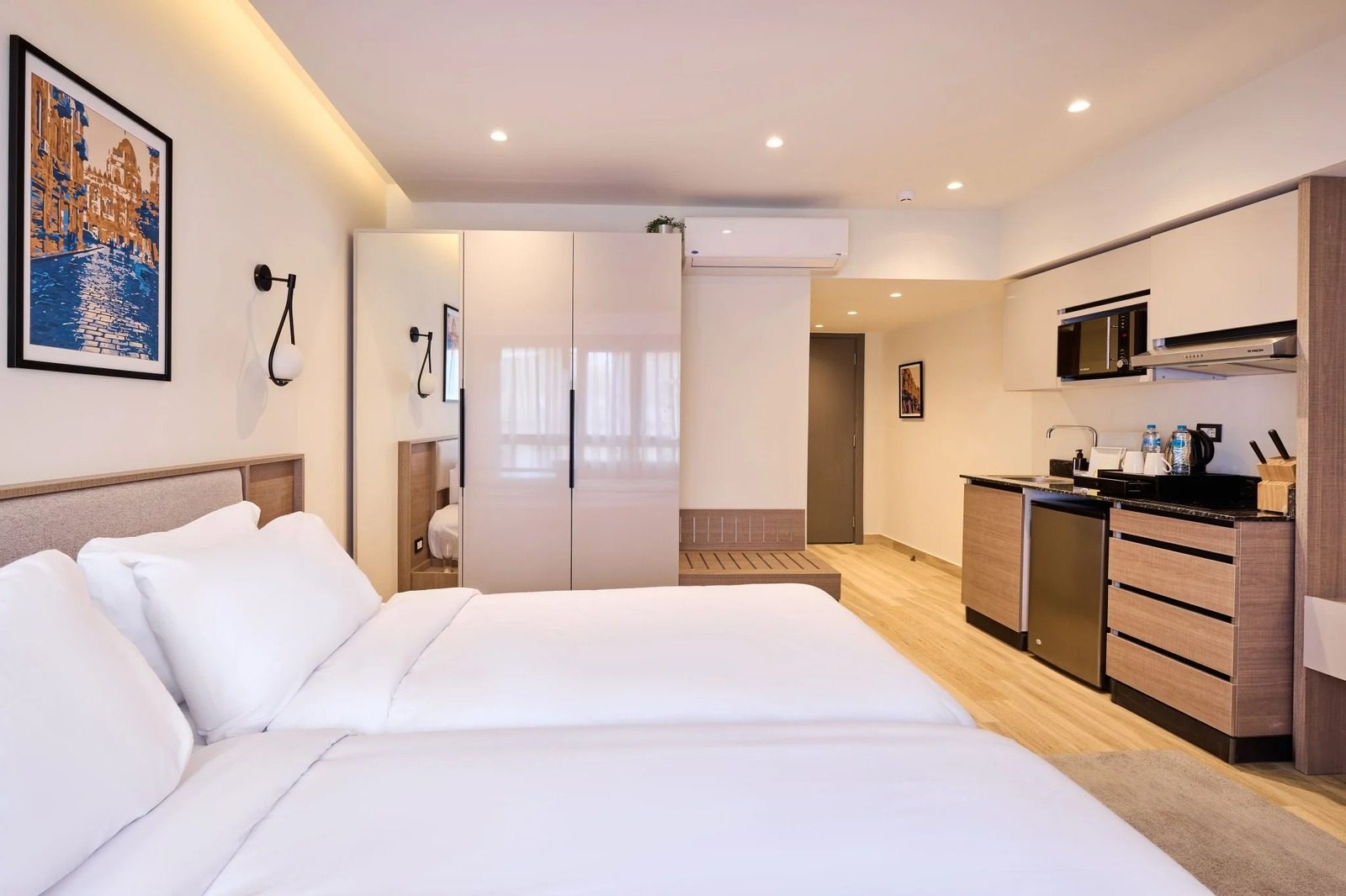 Serene High-Floor Studio – City View – Giza — Bedroom 1 in Giza Nile side, near Orman Botanical Garden & Cairo University, Egypt — photo 2