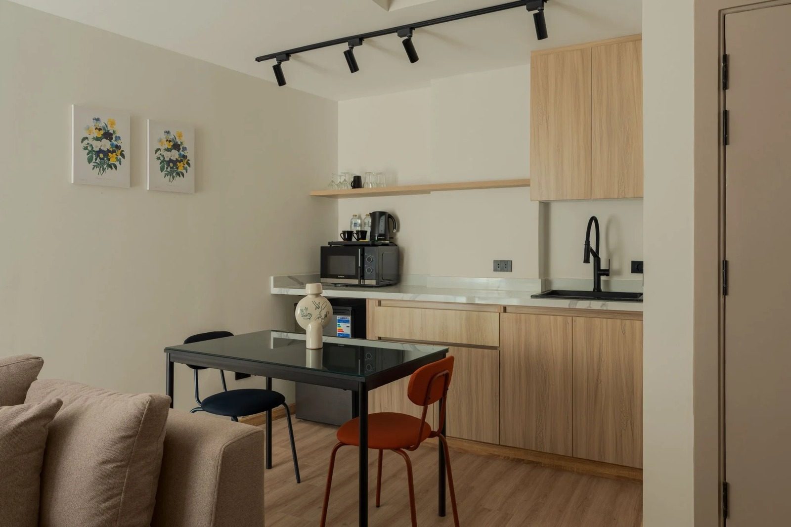 1BR Apartment with Balcony & Kitchenette – Zamalek — Full Kitchen in Zamalek, next to the Lebanese Embassy, Egypt — photo 2