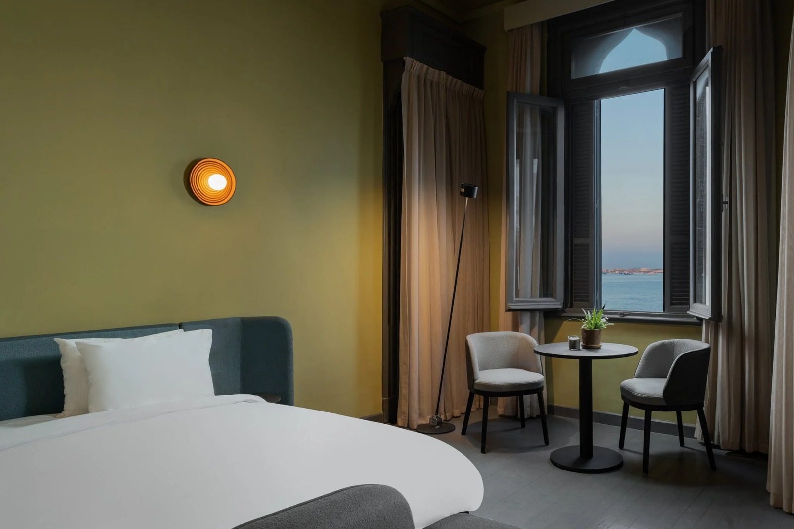 1BR Suite – Sea View – Alexandria — Bedroom 1 in Central Alexandria Corniche, near Raml Station and Saad Zaghloul Square, Egypt — photo 3